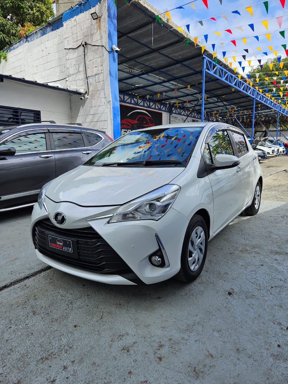 carros - TOYOTA VITZ 1