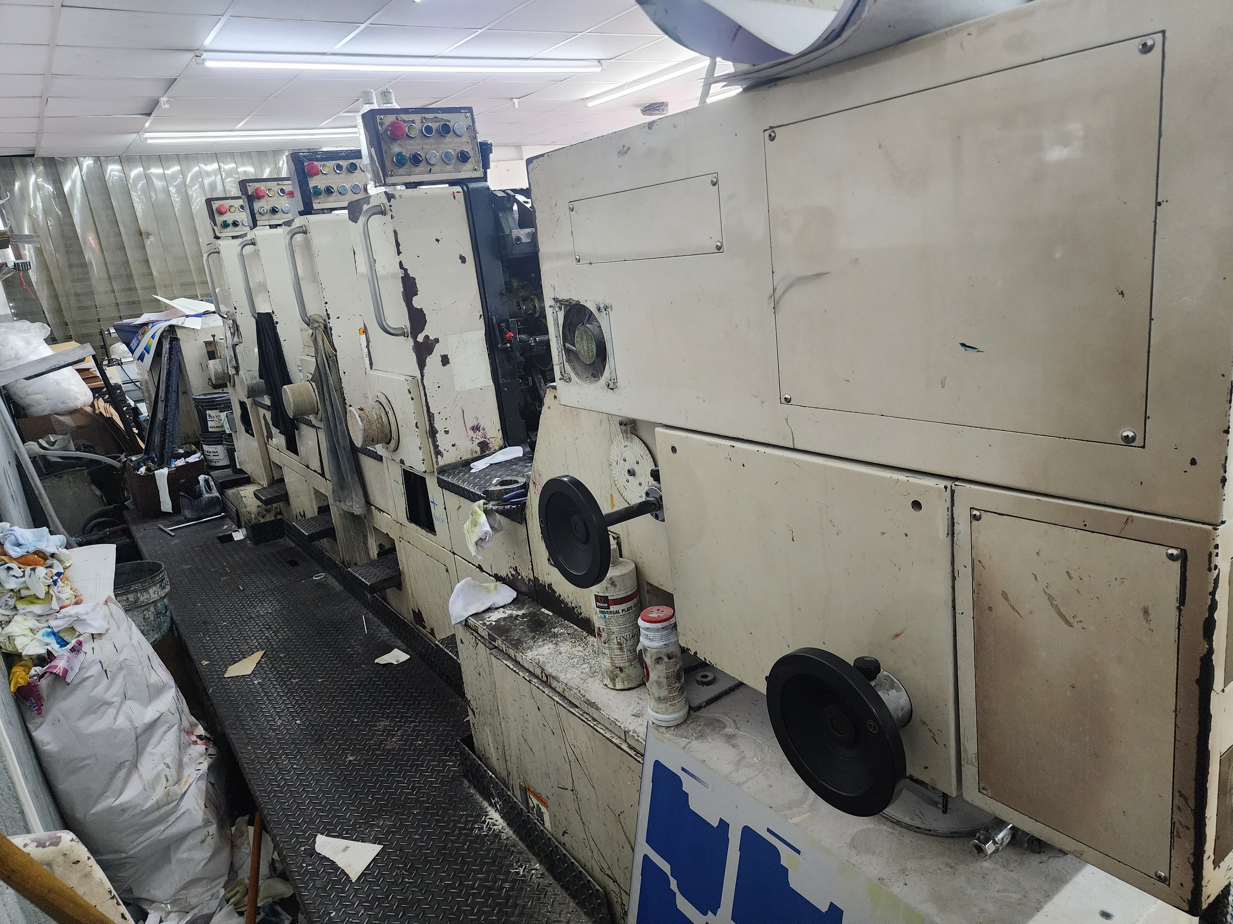 equipos profesionales - Maquina de imprenta impresión  offset akiyama Bestech 28 2