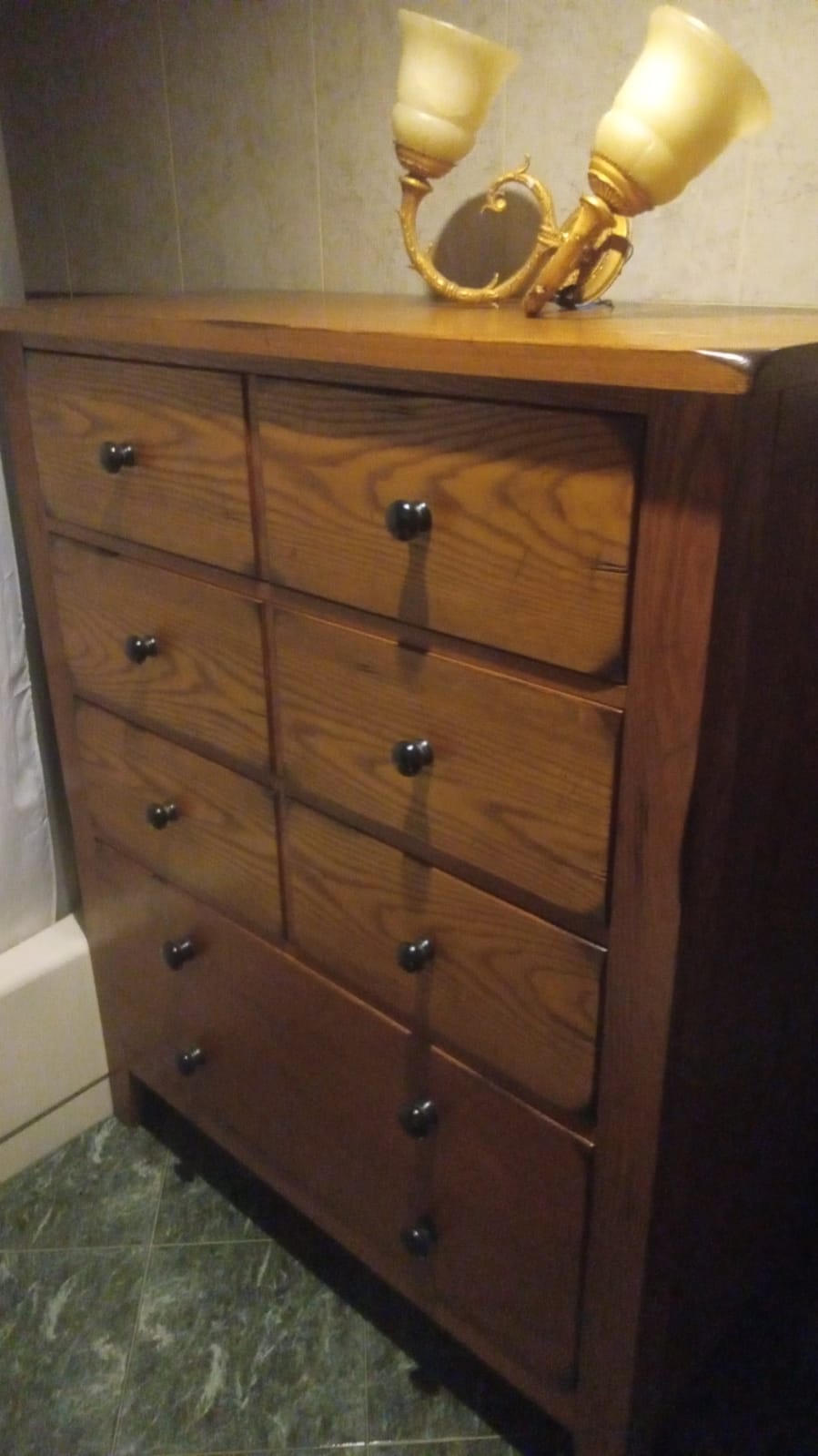 muebles y colchones - Se vende práctico y resistente gavetero de madera. 2