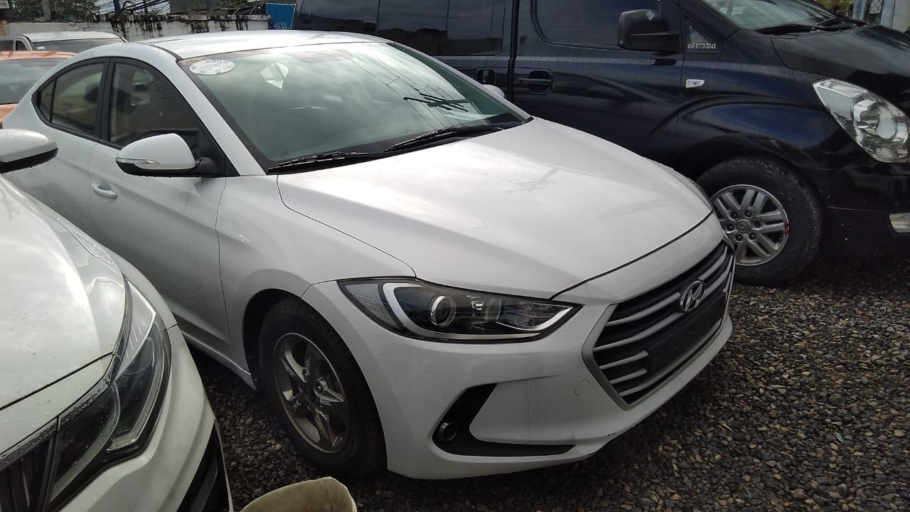 carros - HYUNDAI AVANTE 2018 BLANCODESDE: RD$730,100.00 3