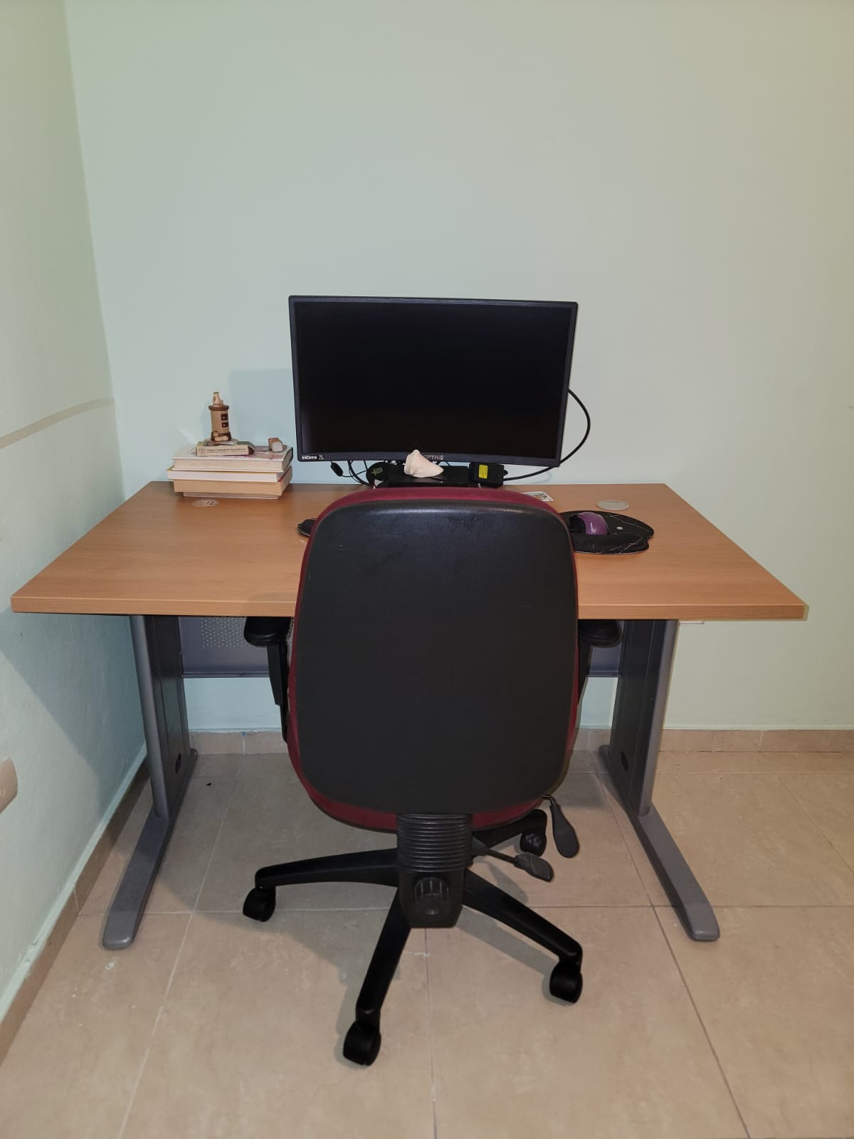 articulos de oficina - Escritorio de oficina con silla 0