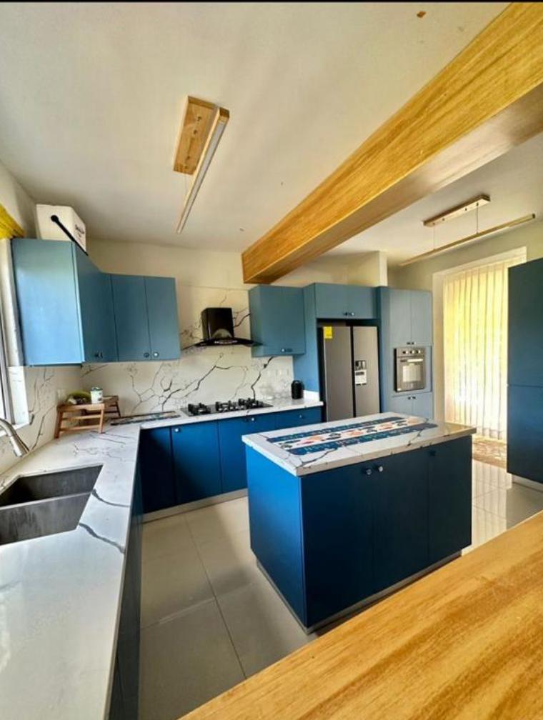 casas vacacionales y villas - Exclusiva Villa 3 Niveles AMUEBLADA en Playa Caribe, JUAN DOLIO  4