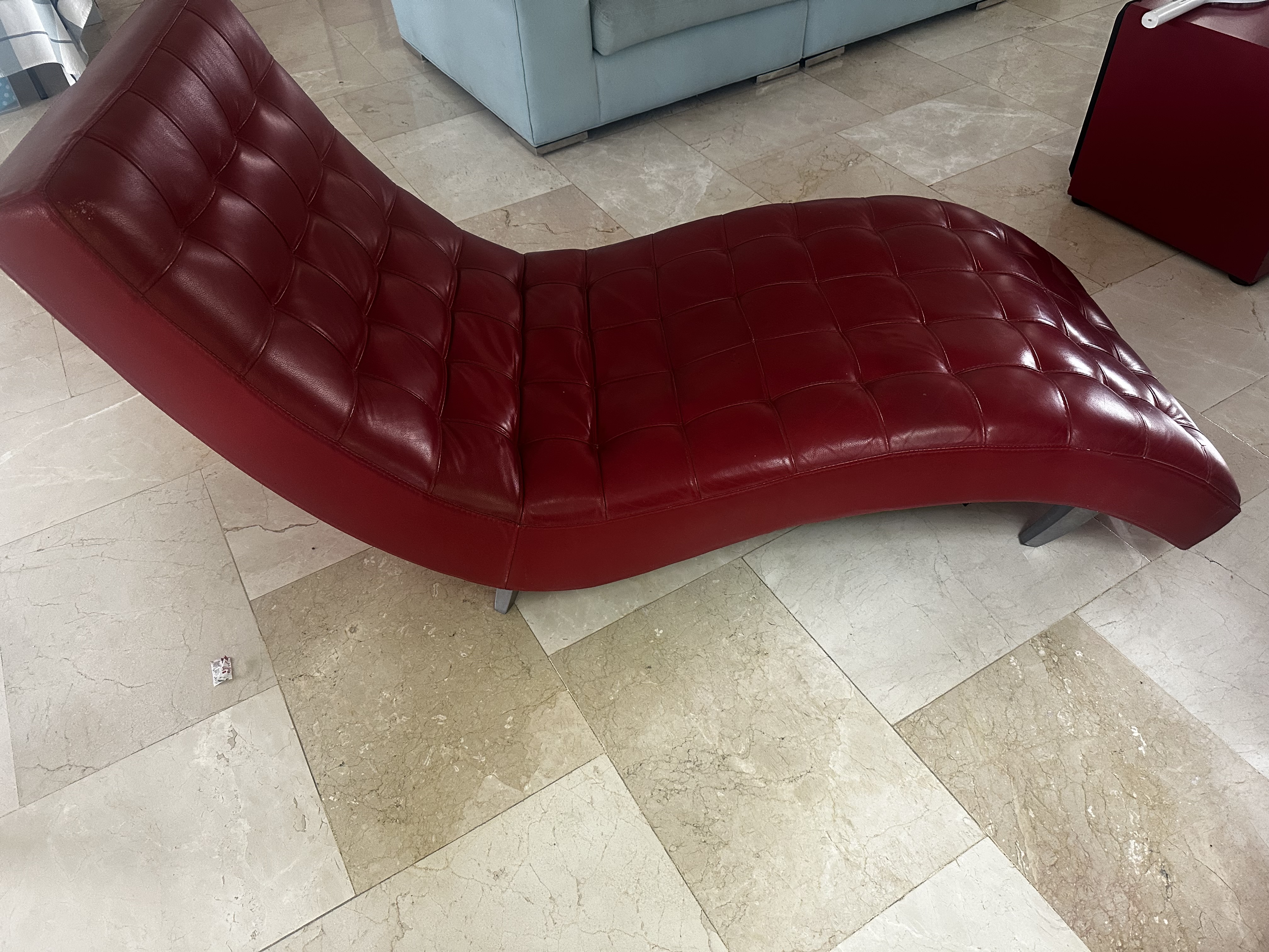 muebles y colchones - Sofá tipo Chase  Longue roja estilo moderno capitoné 1