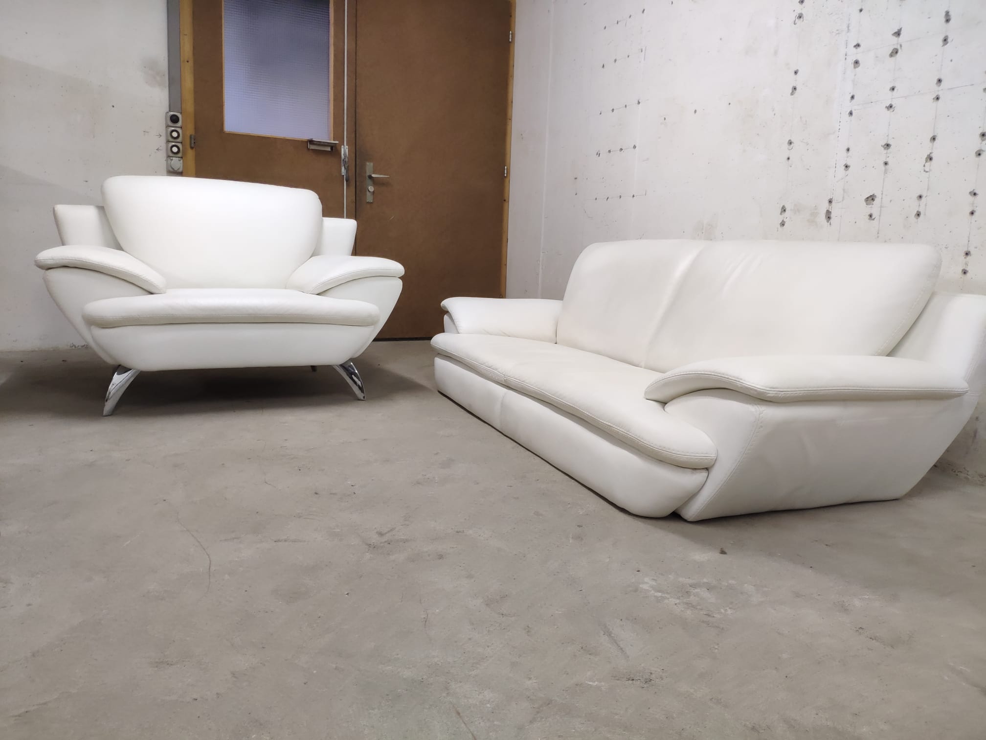 muebles y colchones - Sofás de Cuero Blanco Importado de Suiza 5