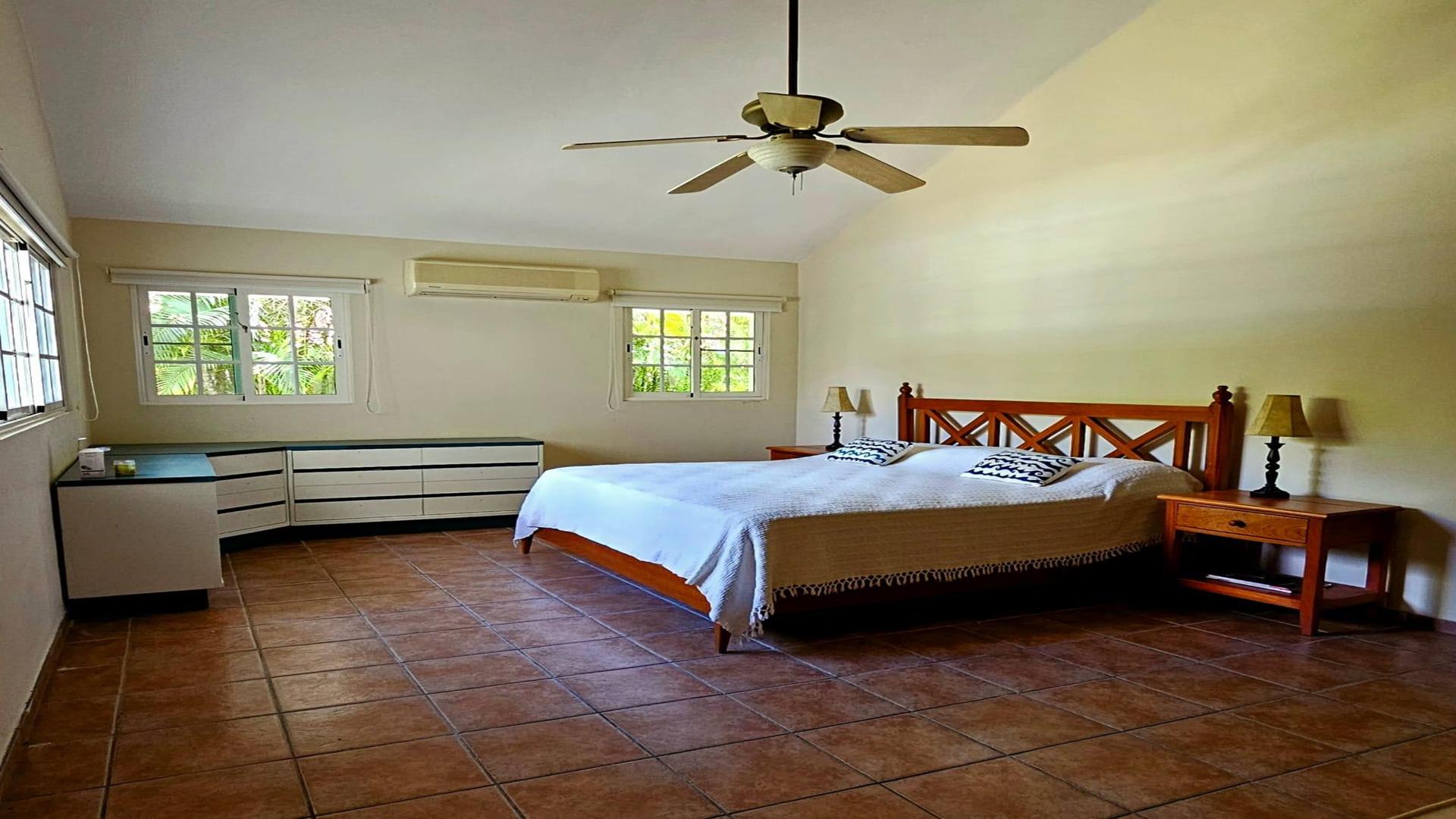 casas vacacionales y villas - Se vende villa en Metro Country Club, Juan Dolio. 8