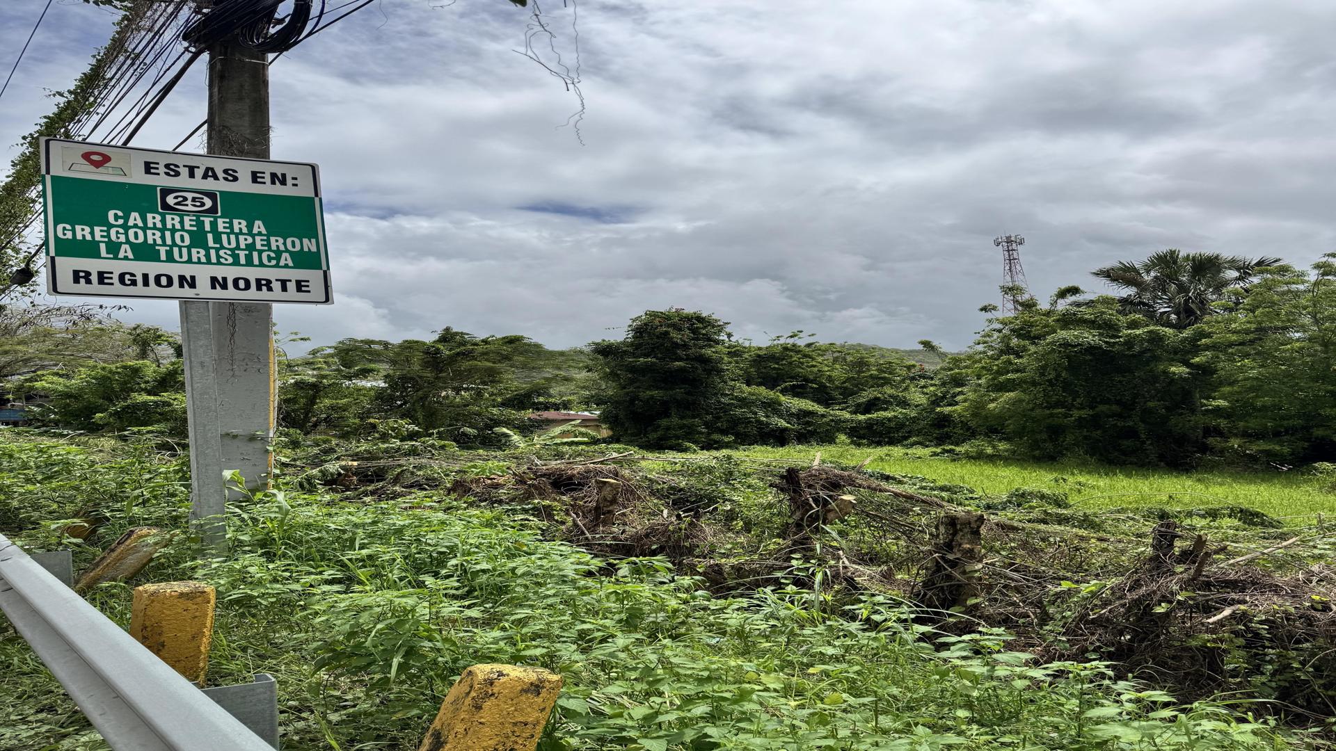 solares y terrenos - TERRENO DE VENTA EN LA CARRETERA TURISTICA GURABO LUPERON SANITAGO