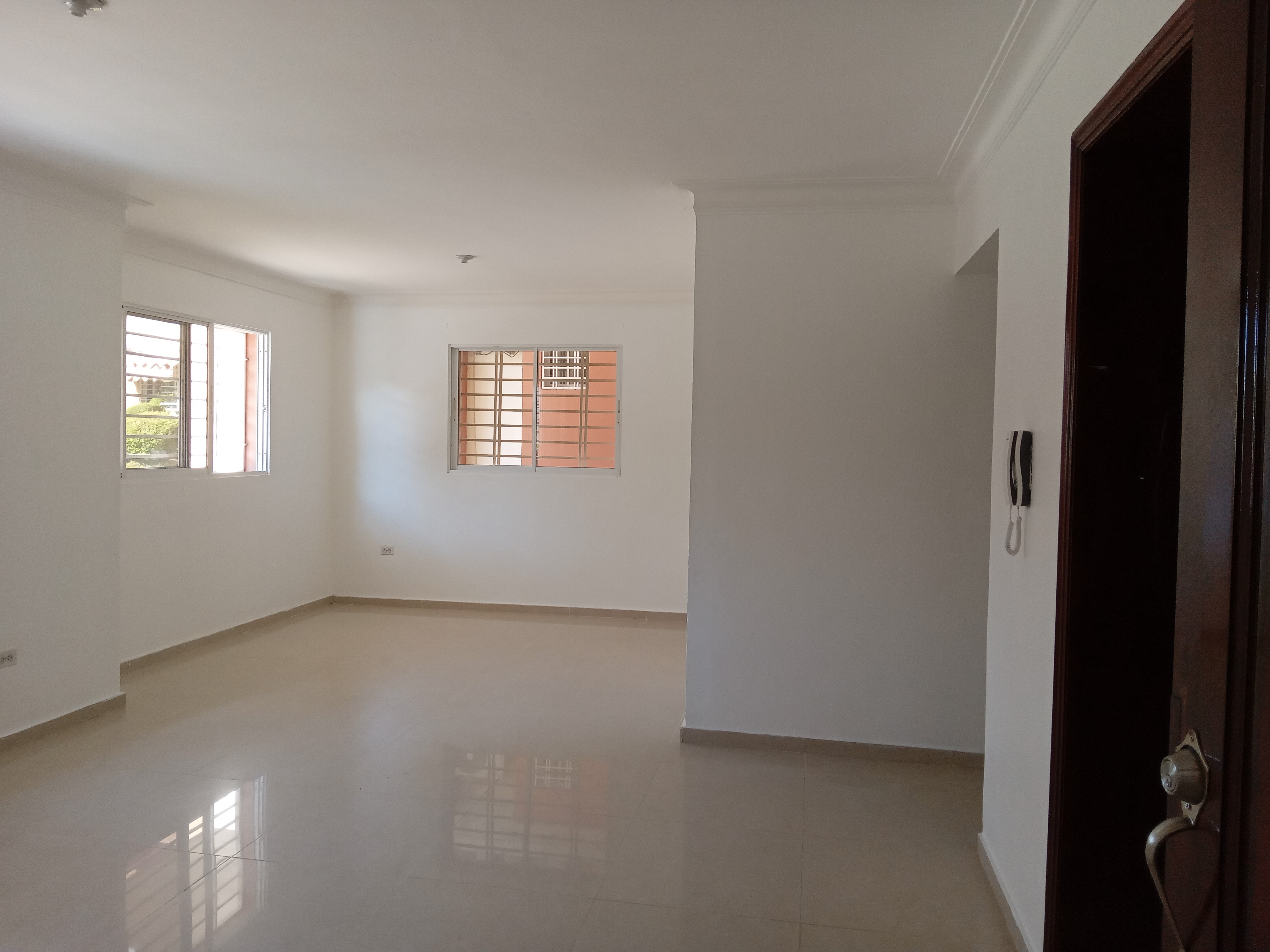 apartamentos - ALQUILO APTO. EN RES. CARMIL IV AVE. LOS BEISBOLIS