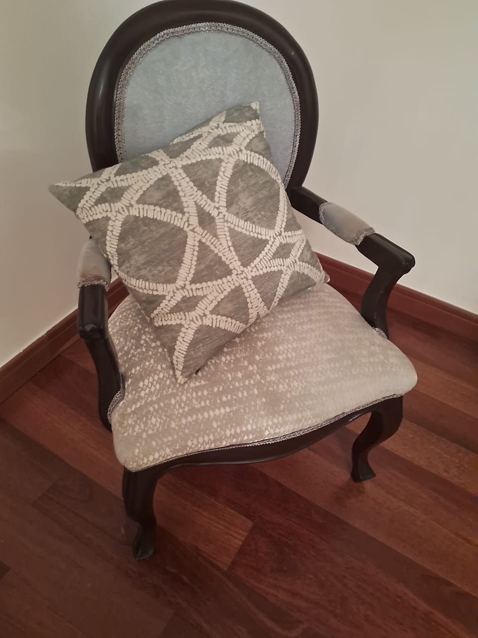 muebles y colchones - BUTACA EN CAOBA 1