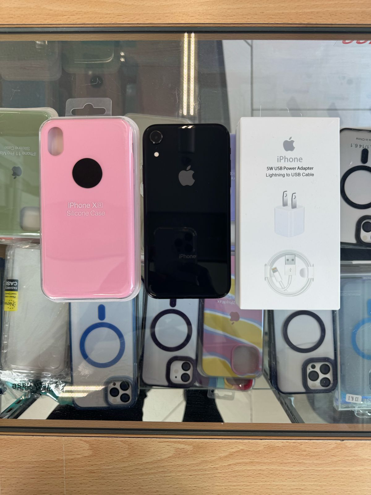 celulares y tabletas - Iphone xr negro 64 GB  TurboSim