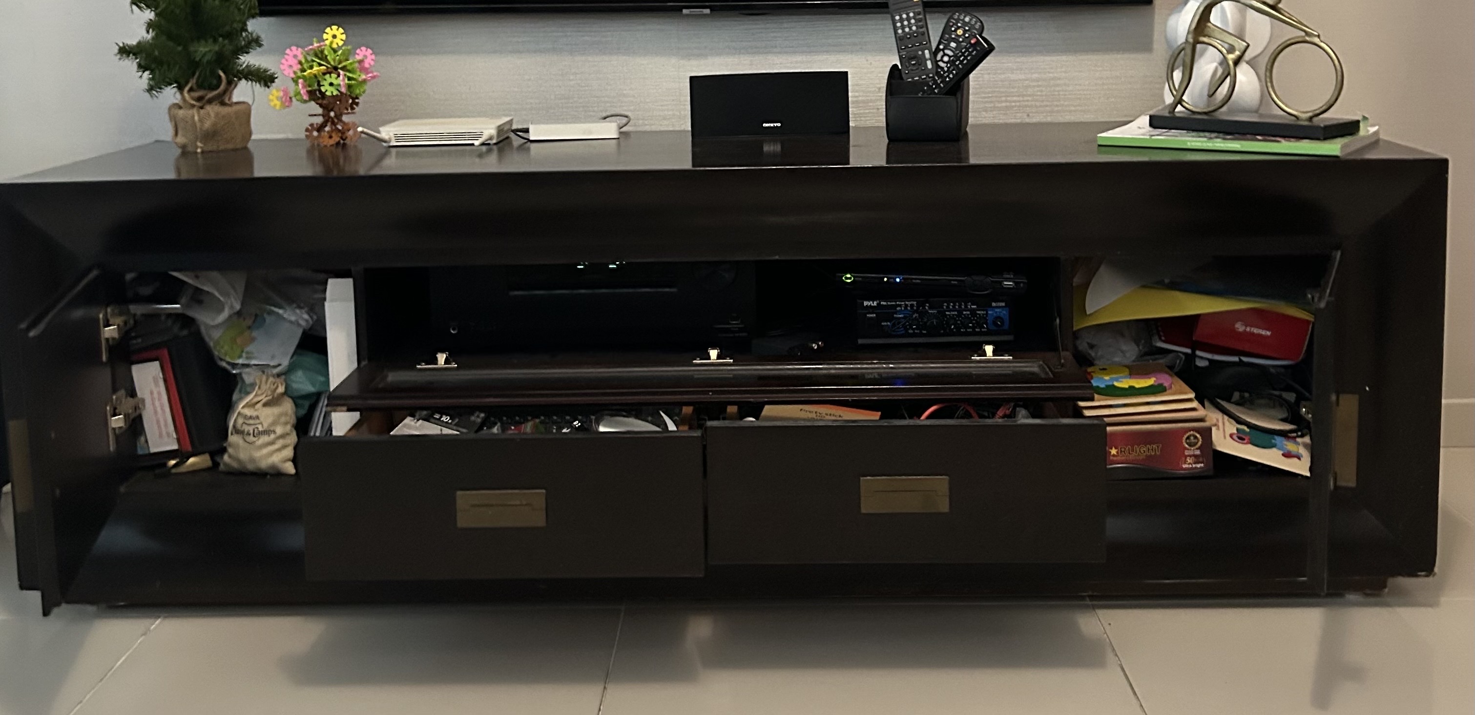 muebles y colchones - Mueble de TV, con gavetas, puertas y espacio para Home Theater  1