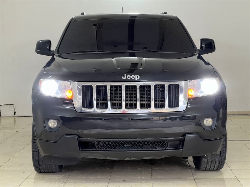 jeepetas y camionetas - JEEP GRAND CHEROKEE LAREDO AÑO 2013 CLEAN CARFAX  1