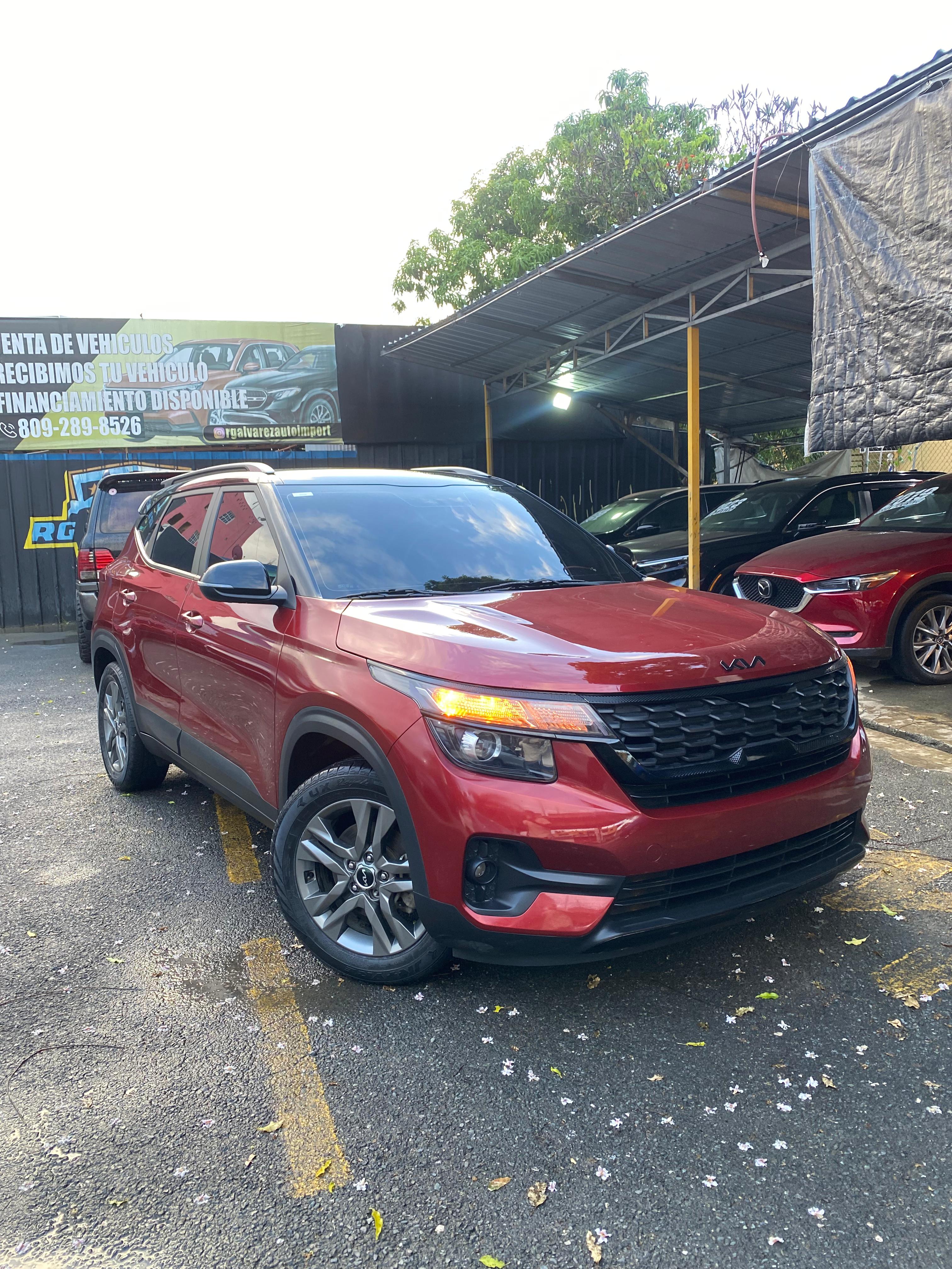 jeepetas y camionetas - Kia Seltos 2023 , garantía vigente de Viamar . 5
