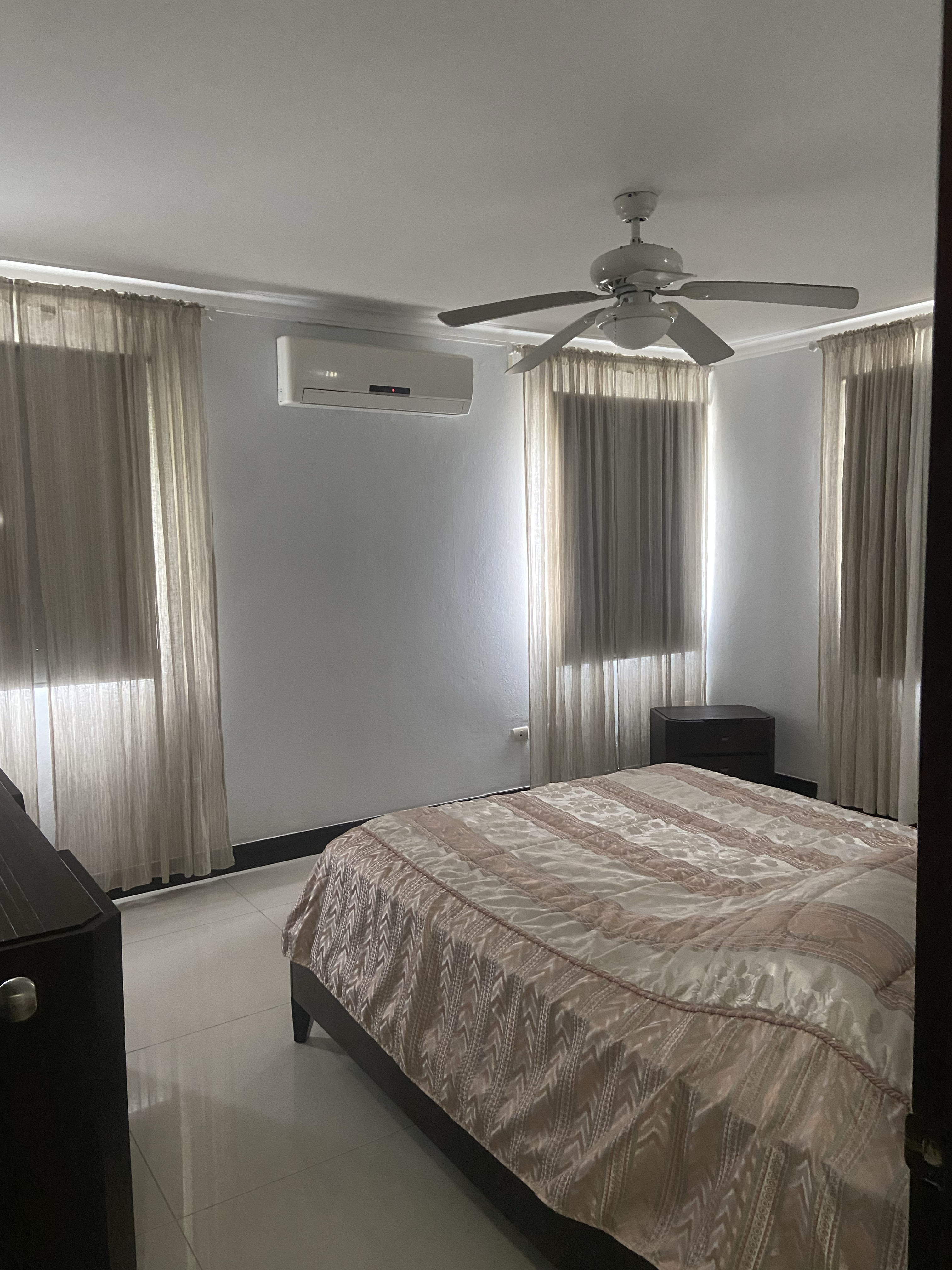 apartamentos - Se alquila apartamento semi amueblado en Paraiso 5