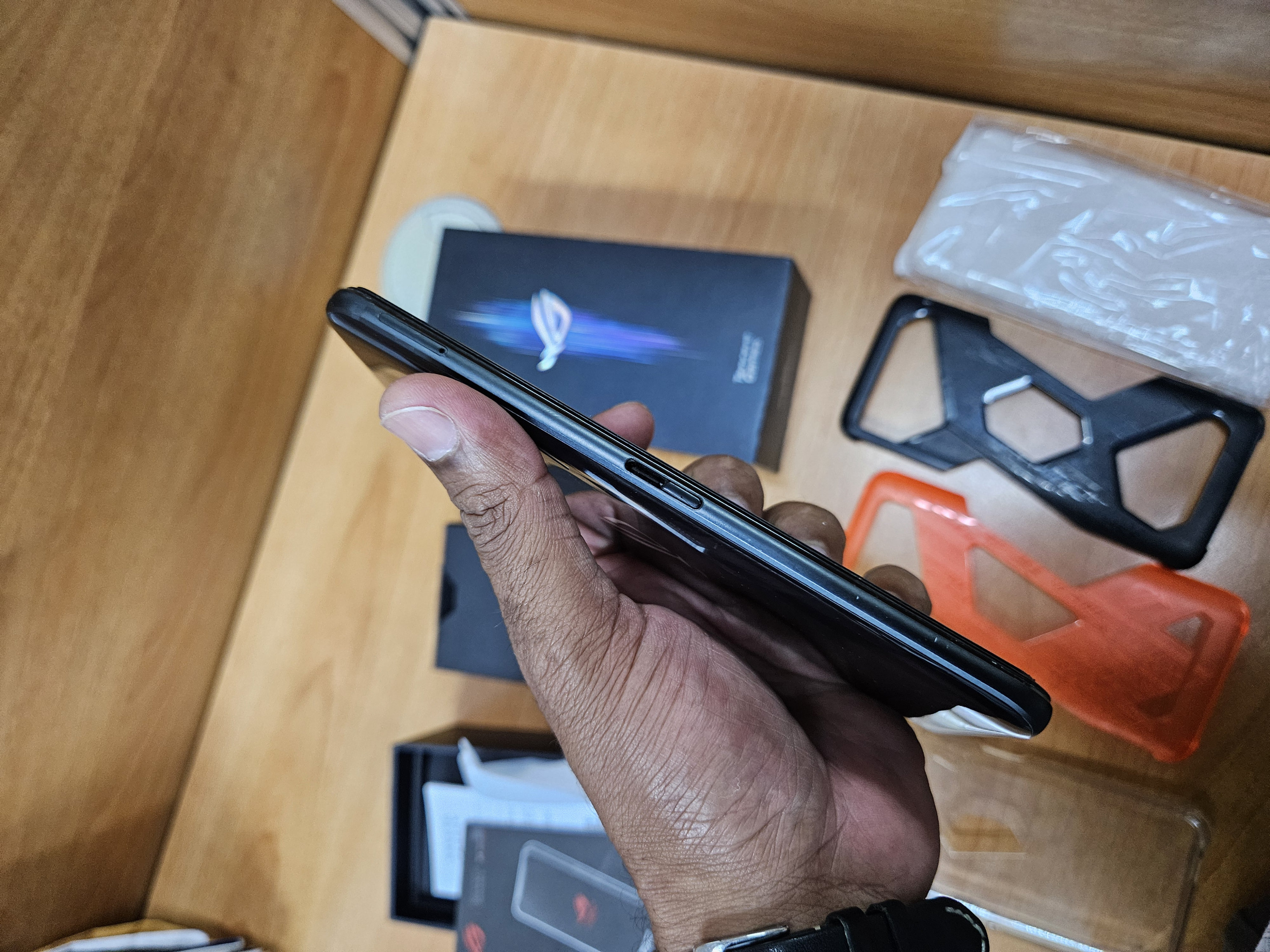 celulares y tabletas - Asus Rog phone 3 128gb 12gb ram, con caja original con 4 covers y cargador  7