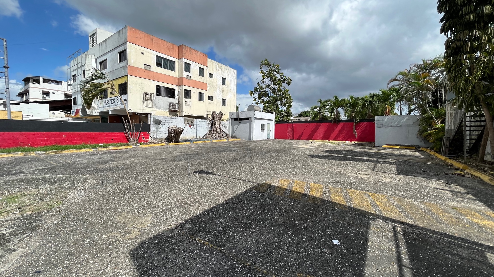 oficinas y locales comerciales - Los Prados edificio de 600m2 22 parqueos 1