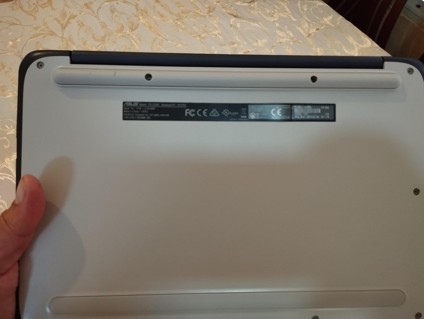 computadoras y laptops - Asus Chromebook C202SA-YS01 11.6" (Intel Celeron 2GB, 16GB eMMC, Dark Blue) 3