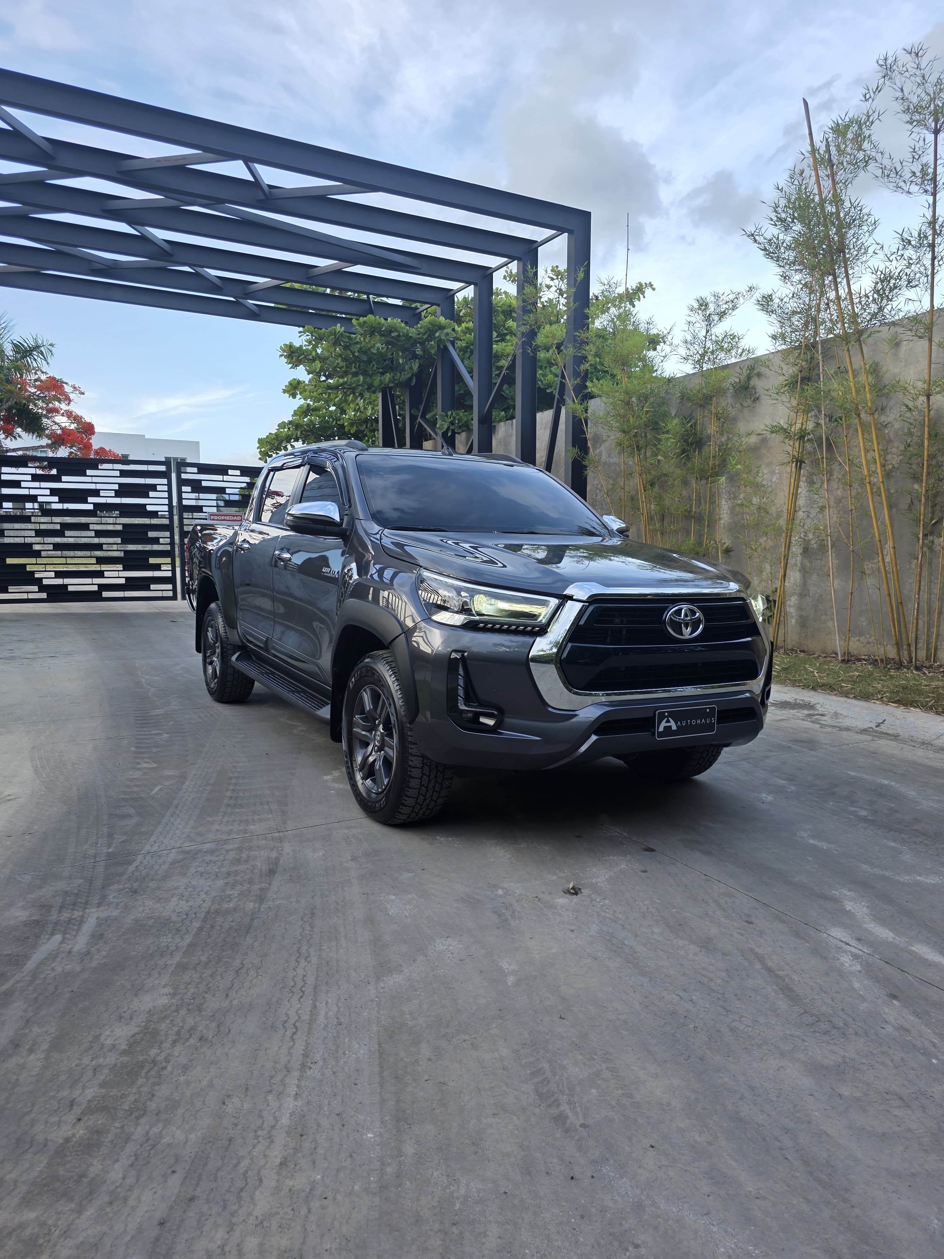 jeepetas y camionetas - Toyota hilux 2023