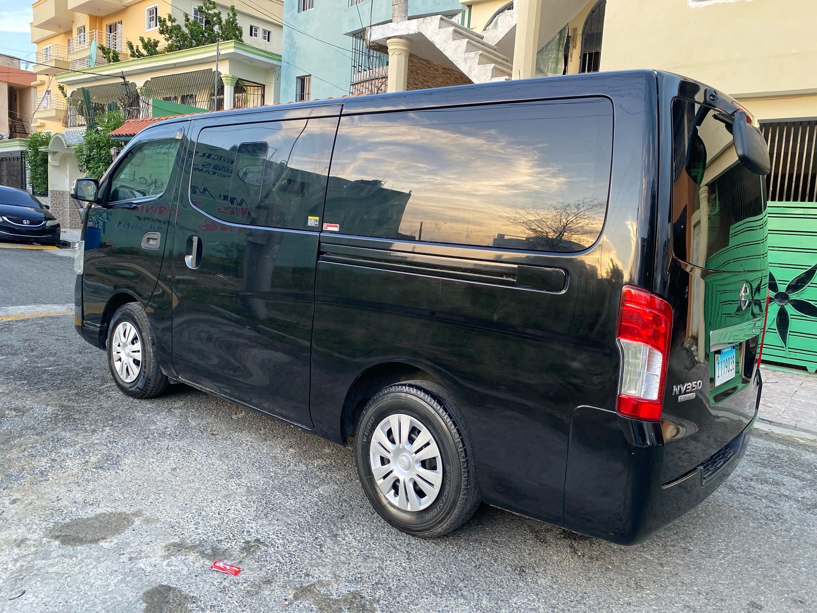 camiones y vehiculos pesados - Nissan nv350 2018 full clean 7
