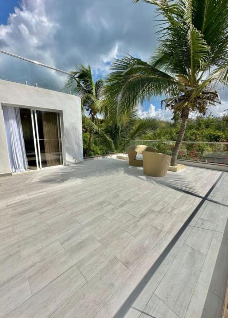 casas vacacionales y villas - Exclusiva Villa 3 Niveles AMUEBLADA en Playa Caribe, JUAN DOLIO  5