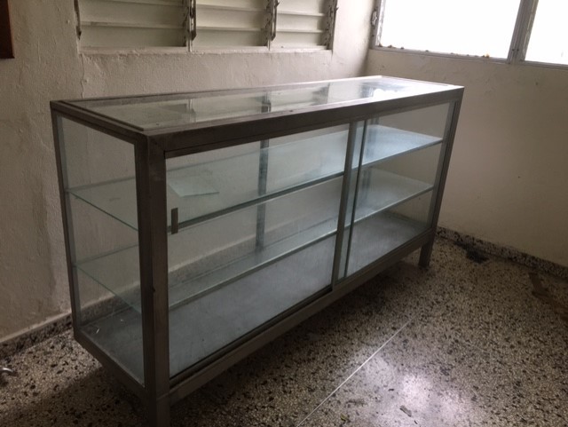 equipos profesionales - Vitrina exhibidora en aluminio y vidrio 1