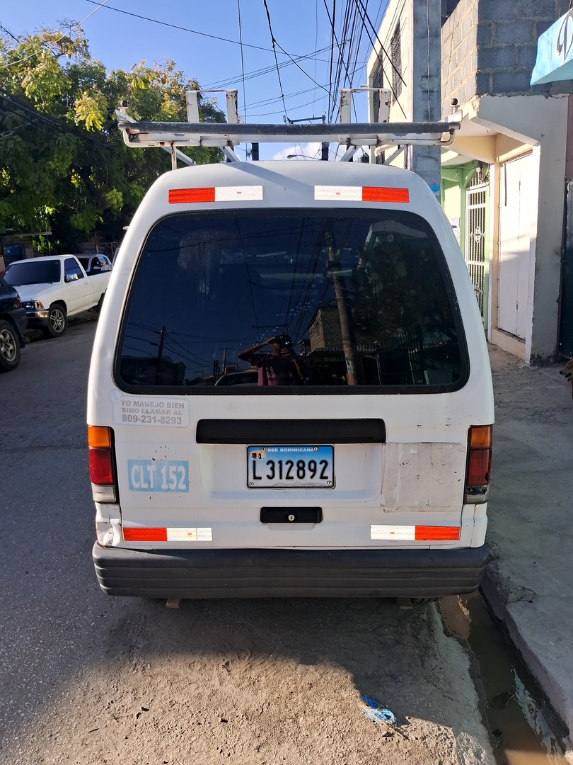jeepetas y camionetas - FURGONETA CHEVROLET  4