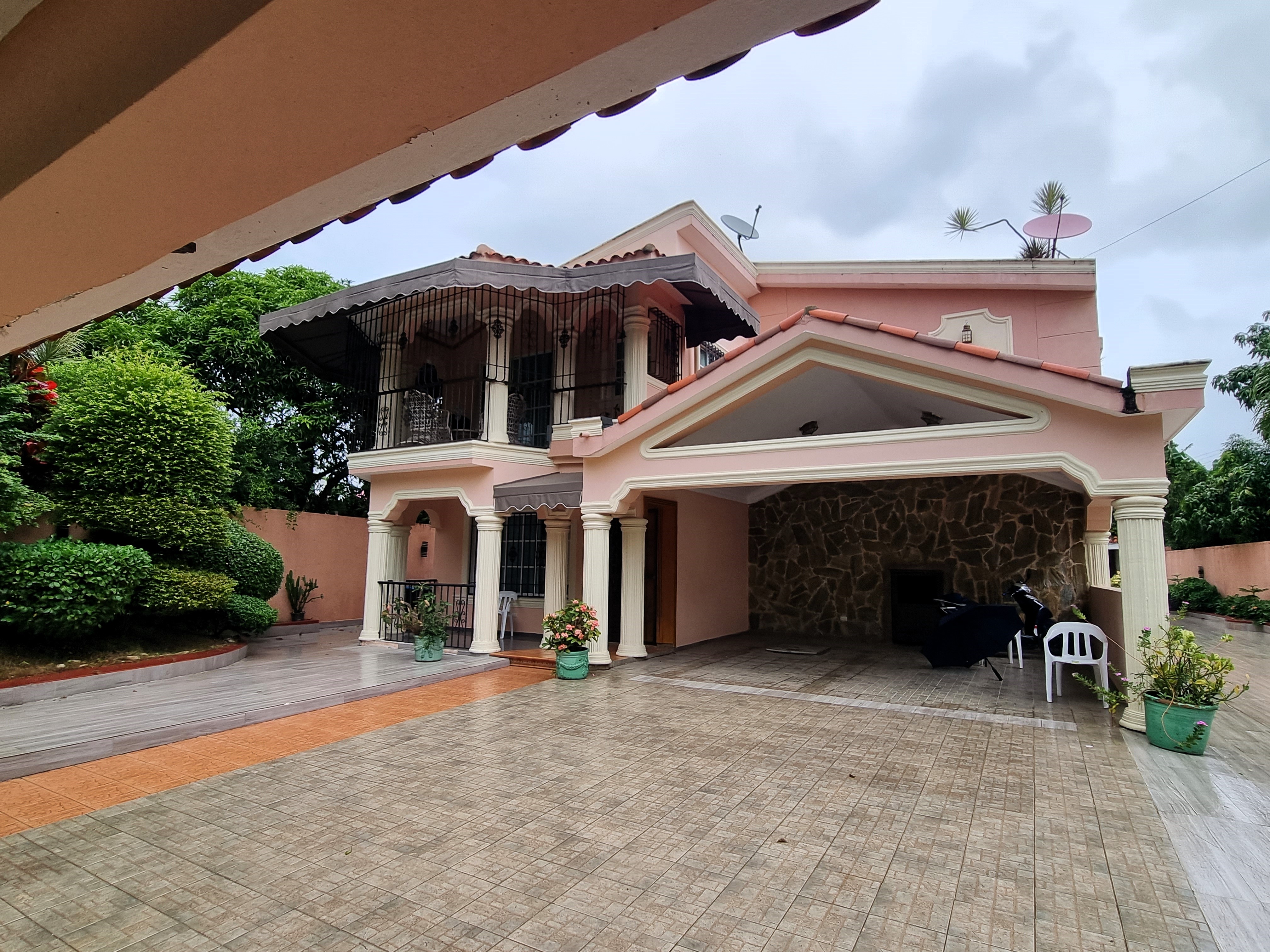 casas - Casa en venta manoguayabo de 2 niveles con piscina 0