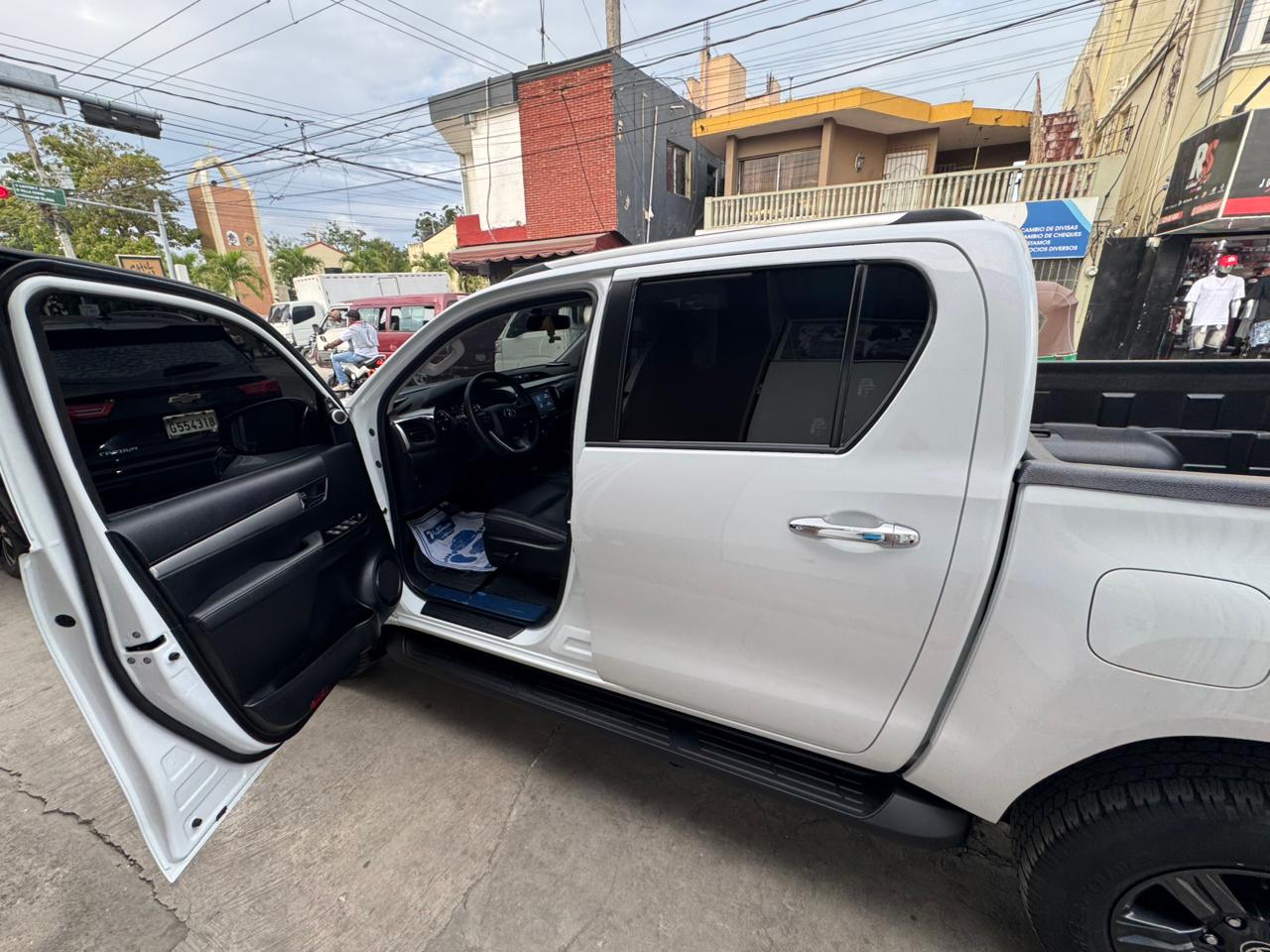jeepetas y camionetas - Toyota hilux 2023 5