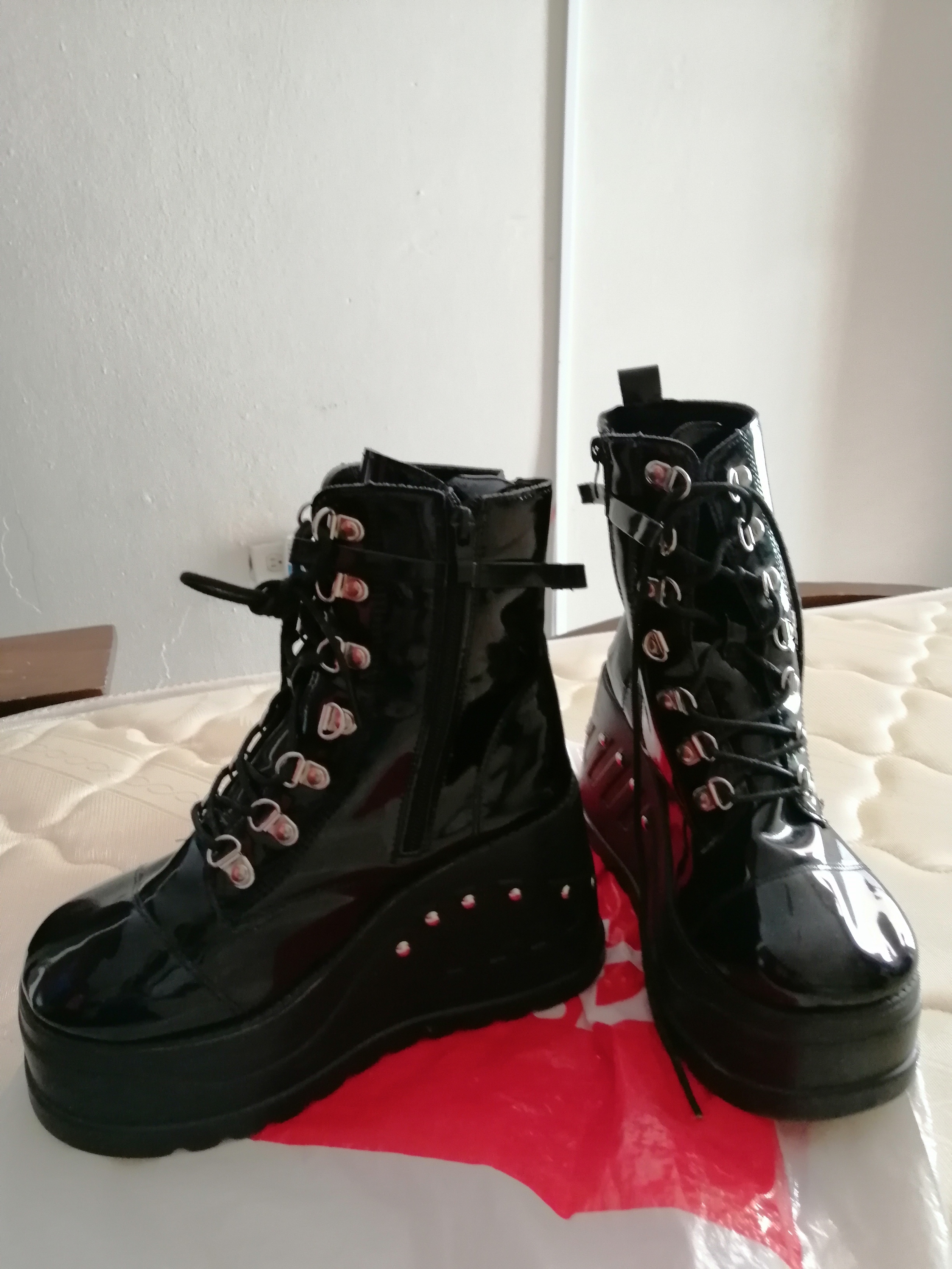 zapatos para mujer - Botas góticas para mujer  0