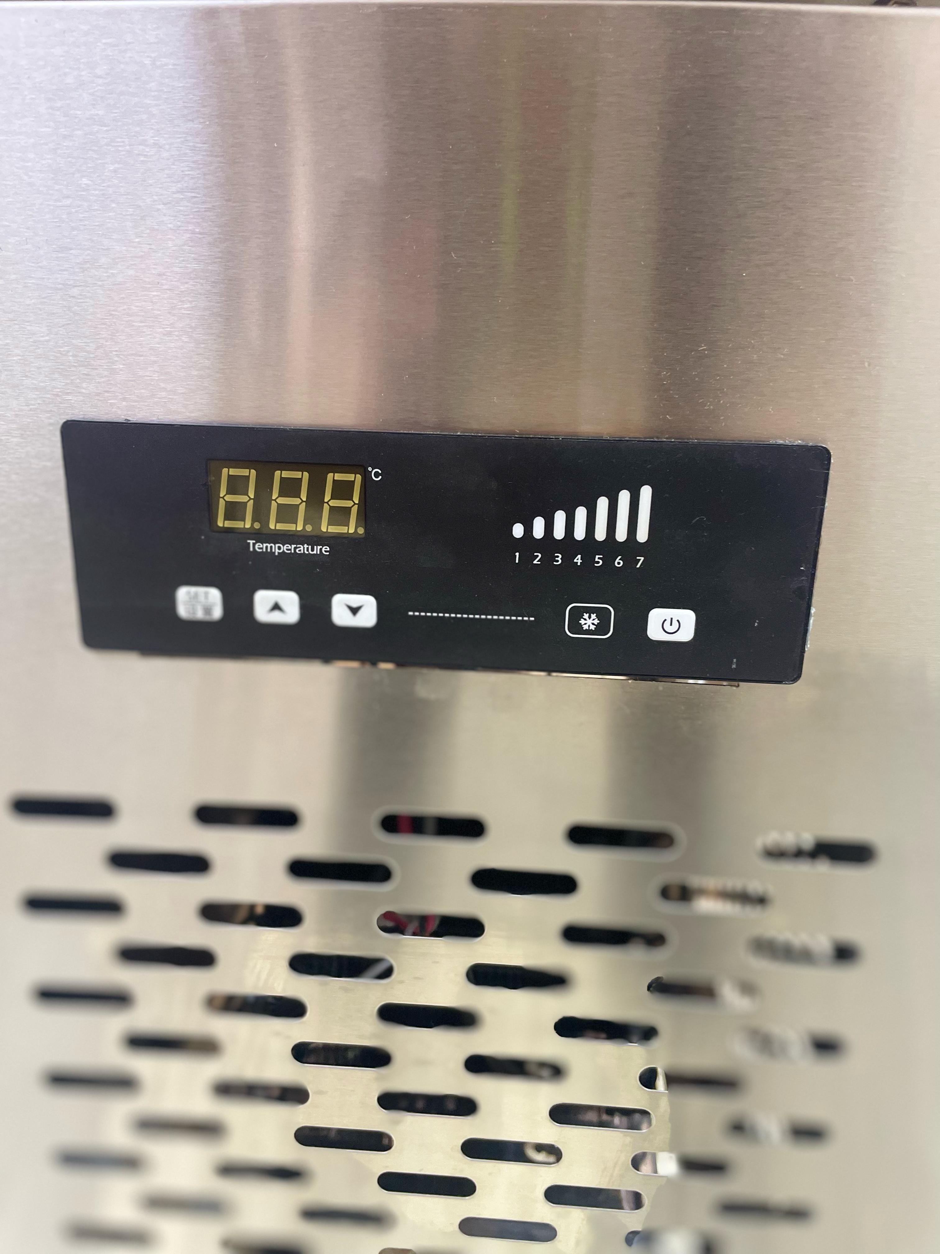 equipos profesionales - Mesa de preparar pizza con freezer 2