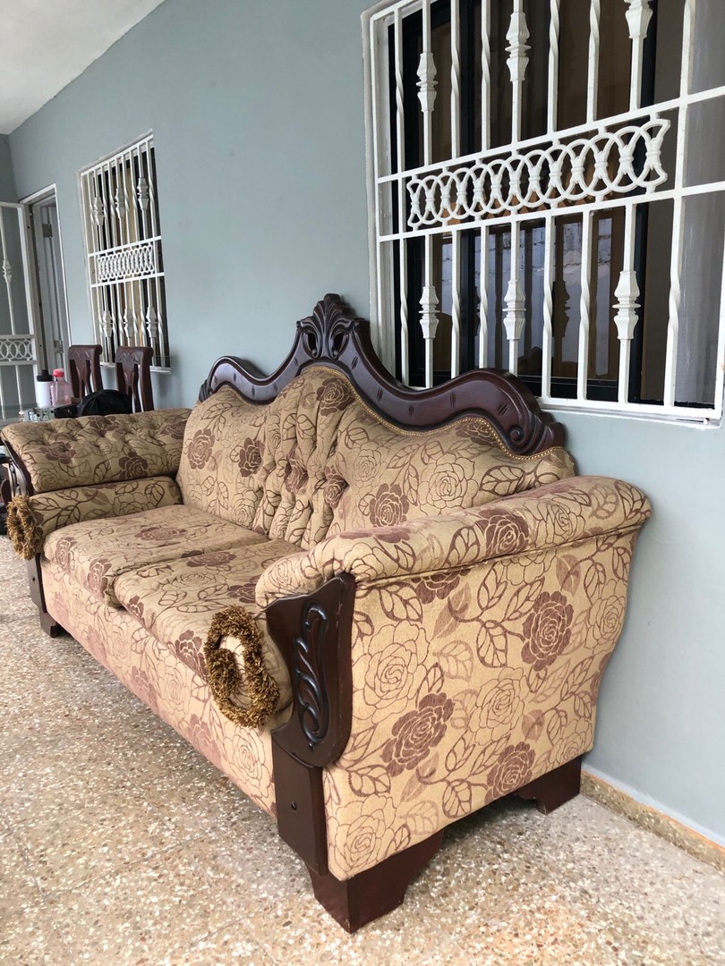 muebles y colchones - Muebles (En caoba)Están en buen estado. 1