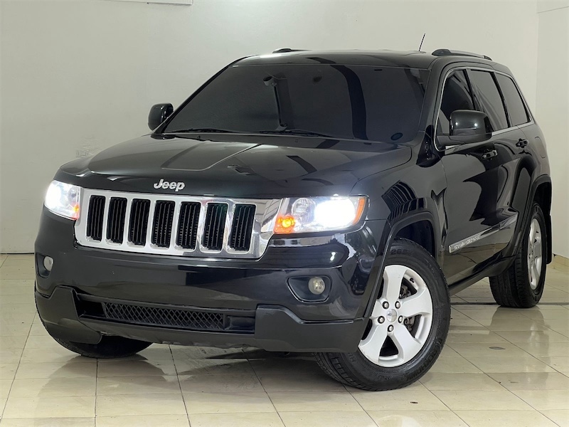 jeepetas y camionetas - JEEP GRAND CHEROKEE LAREDO AÑO 2013 CLEAN CARFAX  2