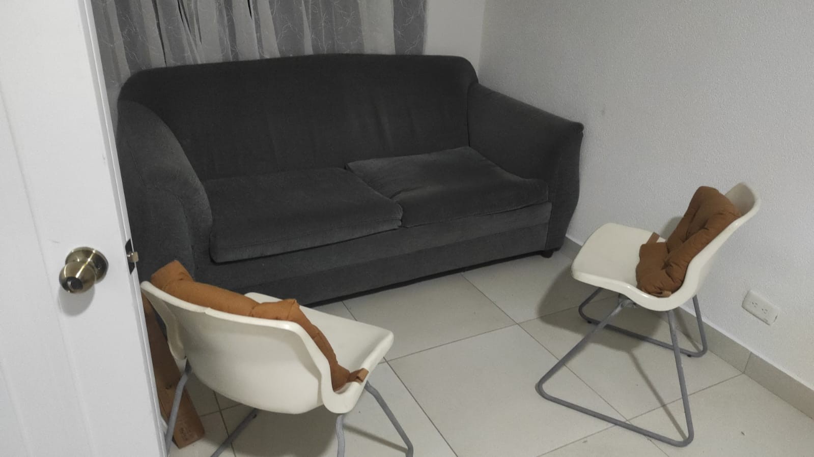 muebles y colchones - Sofá Cama tamaño Full 54 + cojines GRATIS (negociable) 1
