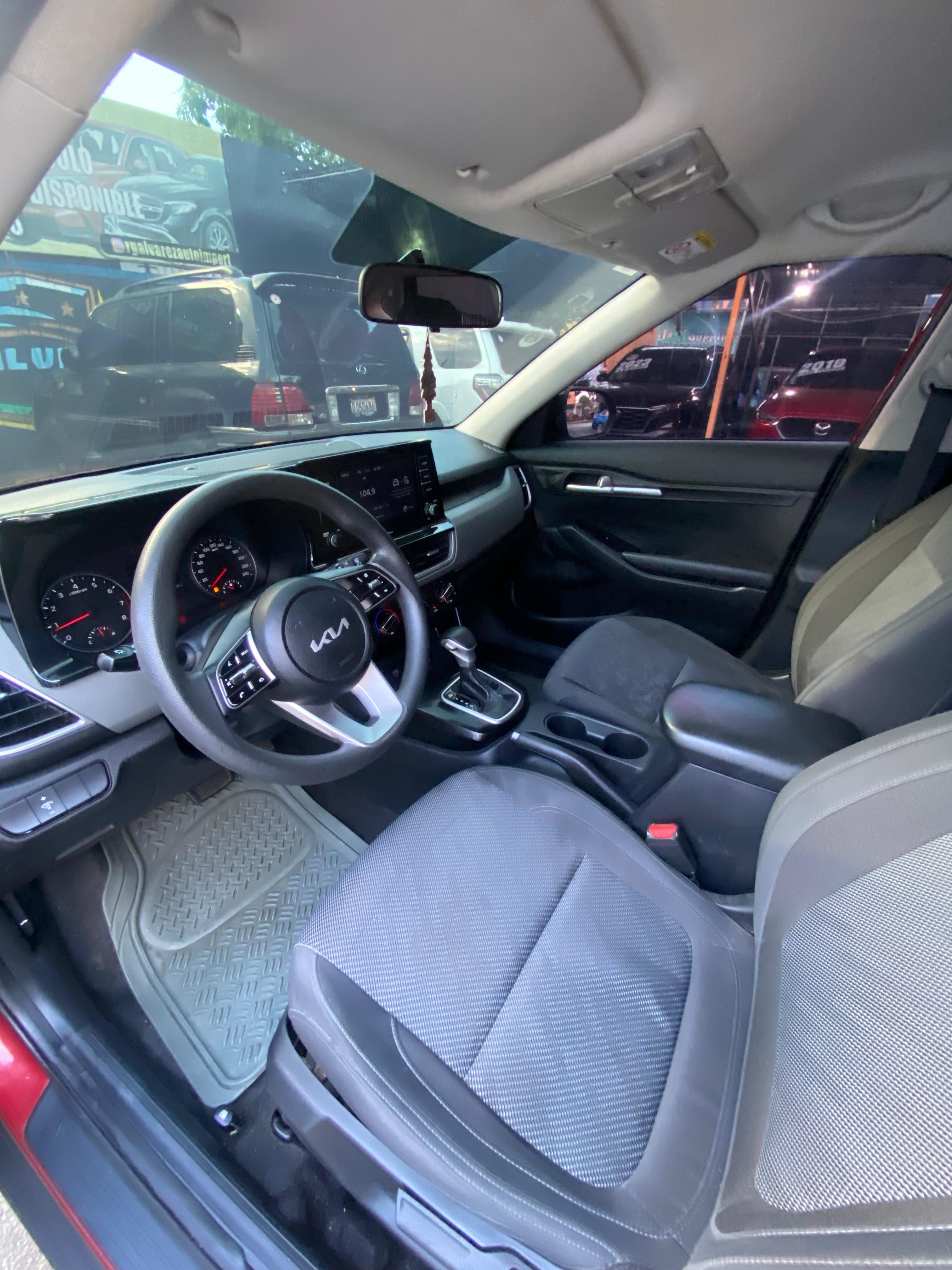 jeepetas y camionetas - Kia Seltos 2023 , garantía vigente de Viamar . 6