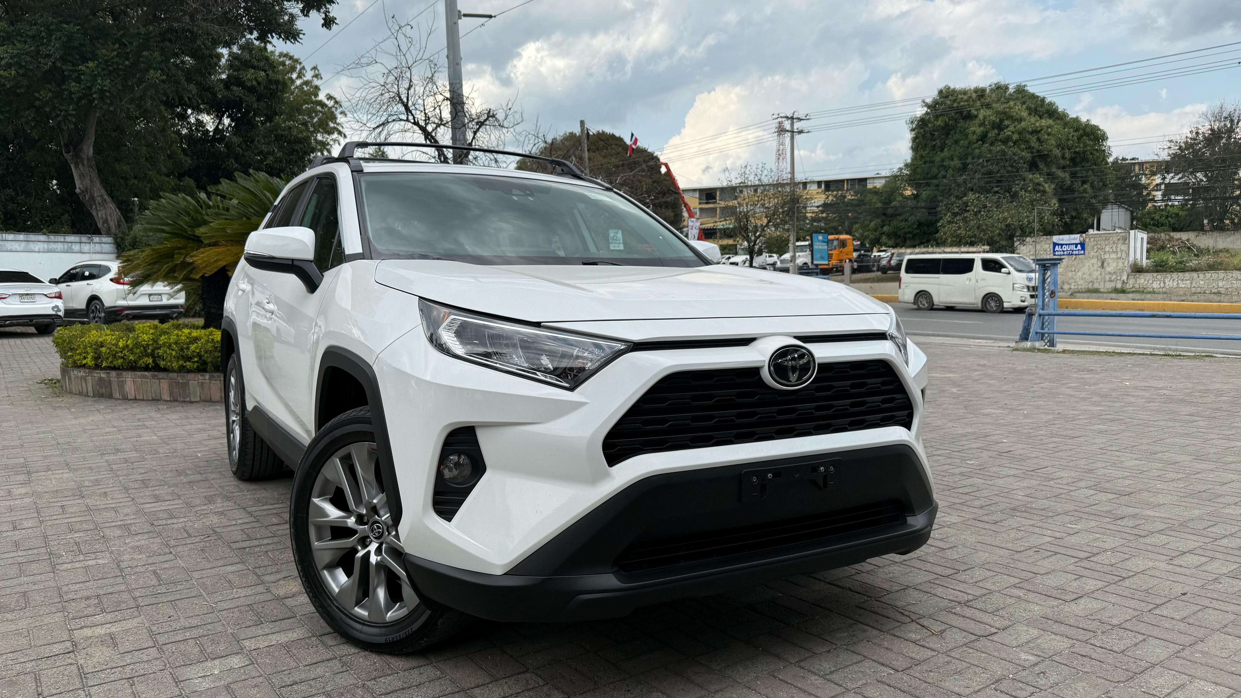 jeepetas y camionetas - Toyota rav4 2019 xle premium  0