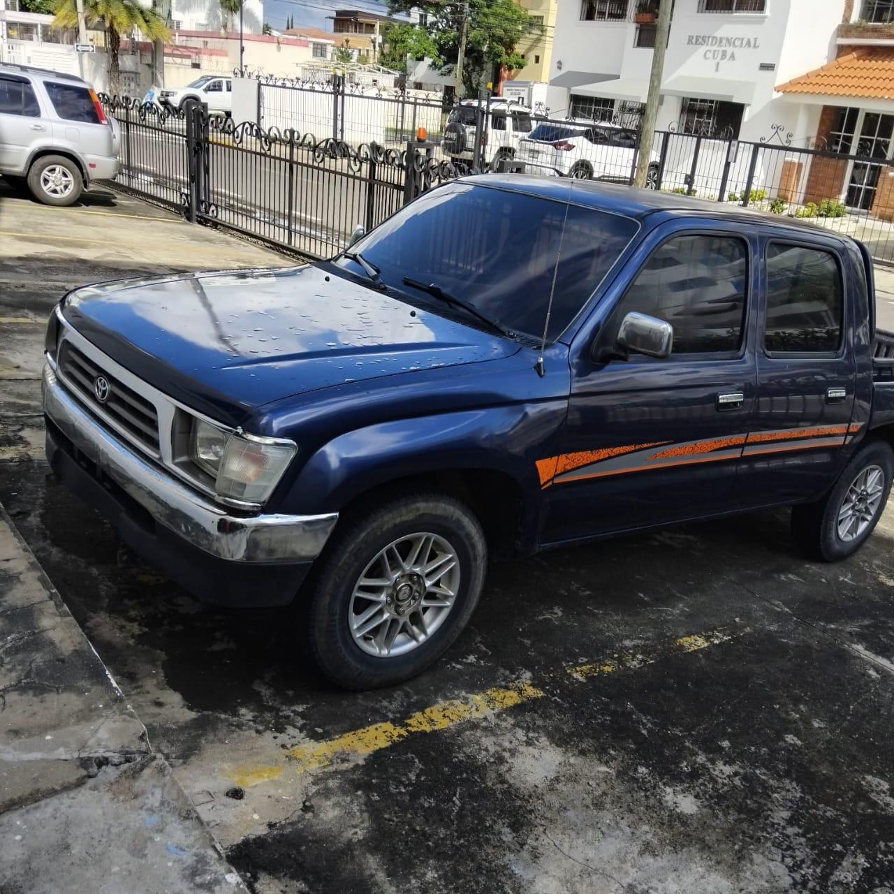 jeepetas y camionetas - Toyota hilux 1998  0