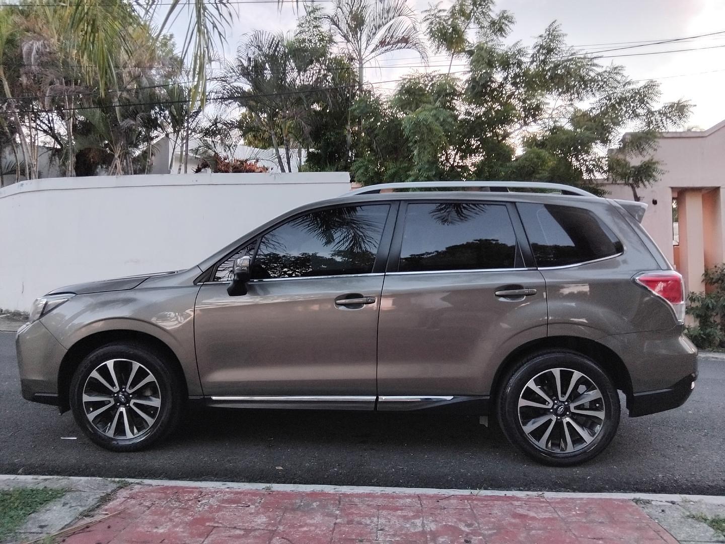 jeepetas y camionetas - SUBARU FORESTER AWD LIMITED 1