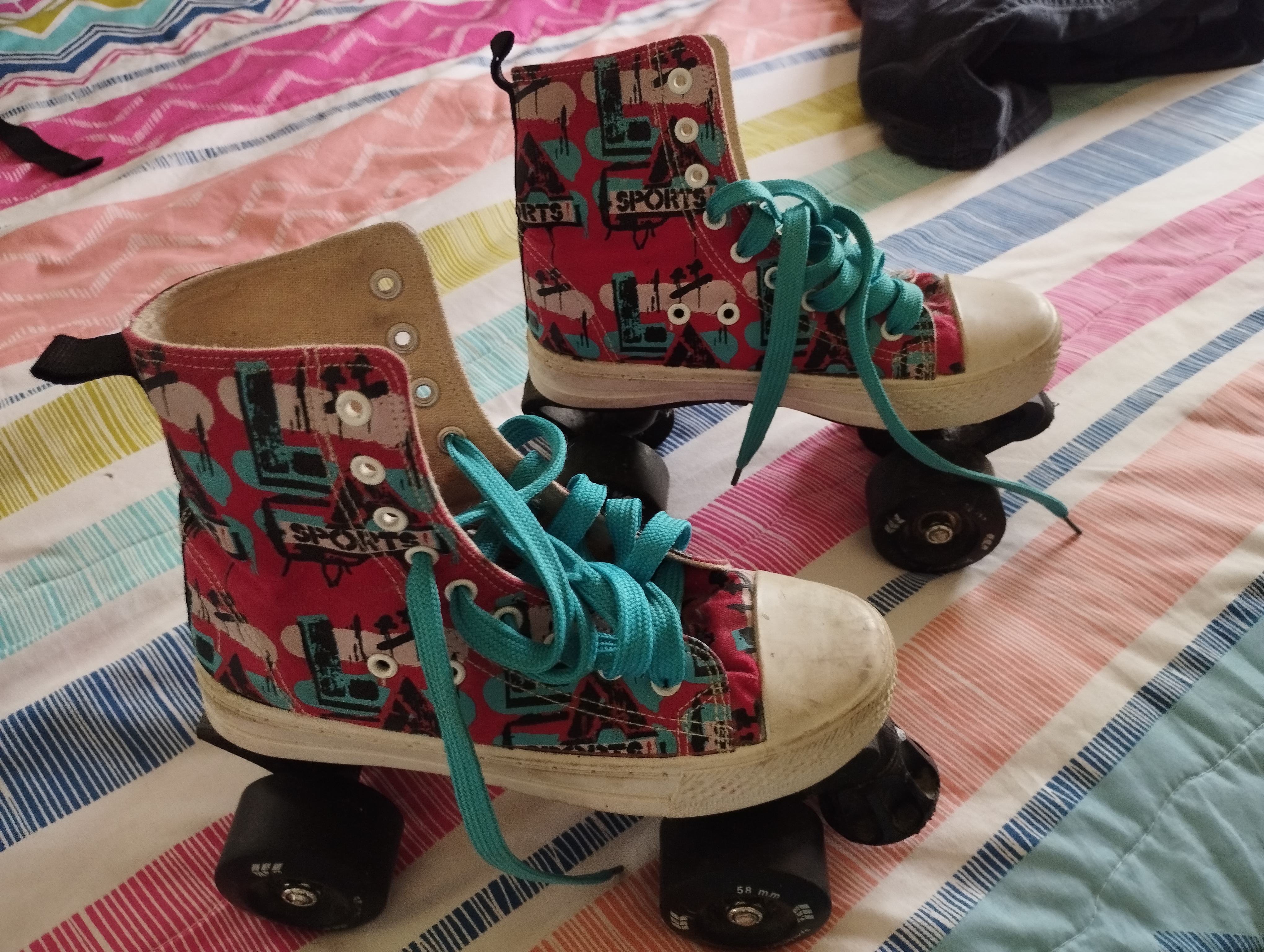 ropa y zapatos - Patines en tela, tipo converse  0