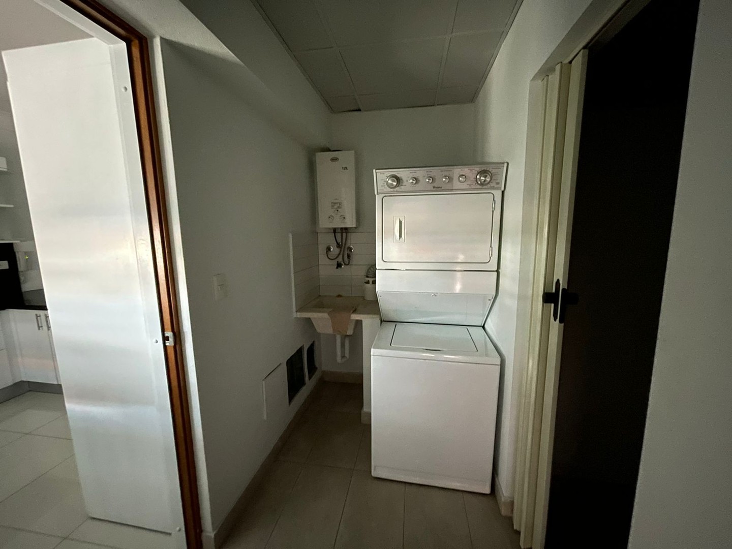 apartamentos - Apartamento con línea blanca Evaristo Morales  8