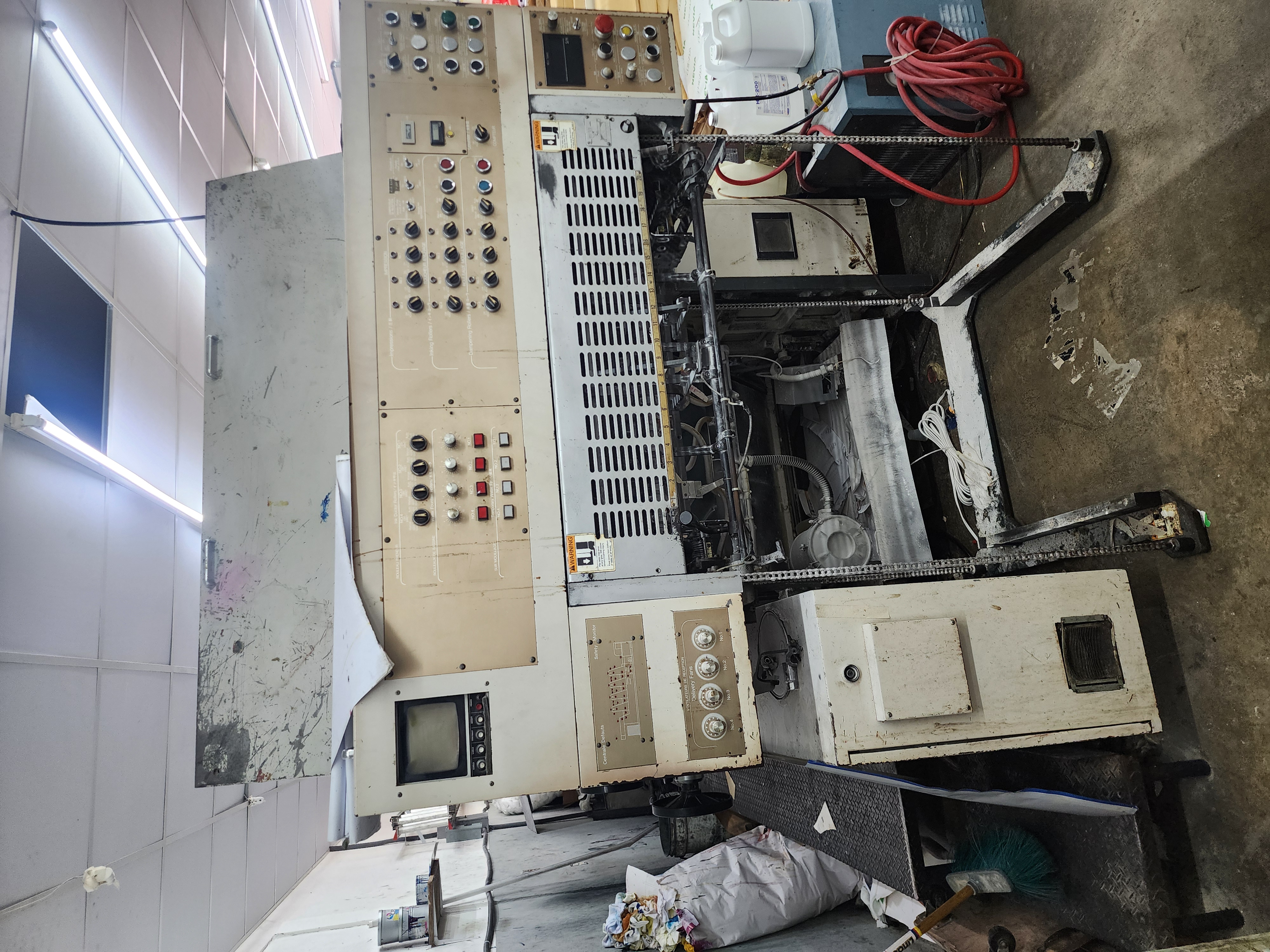equipos profesionales - Maquina de imprenta impresión  offset akiyama Bestech 28 4