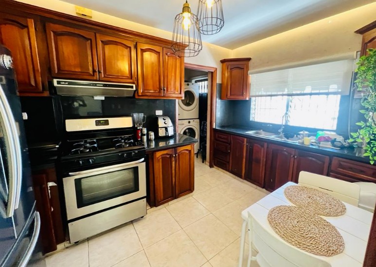 apartamentos - Alquiler de Apartamento Vacio en Evaristo Morales 6