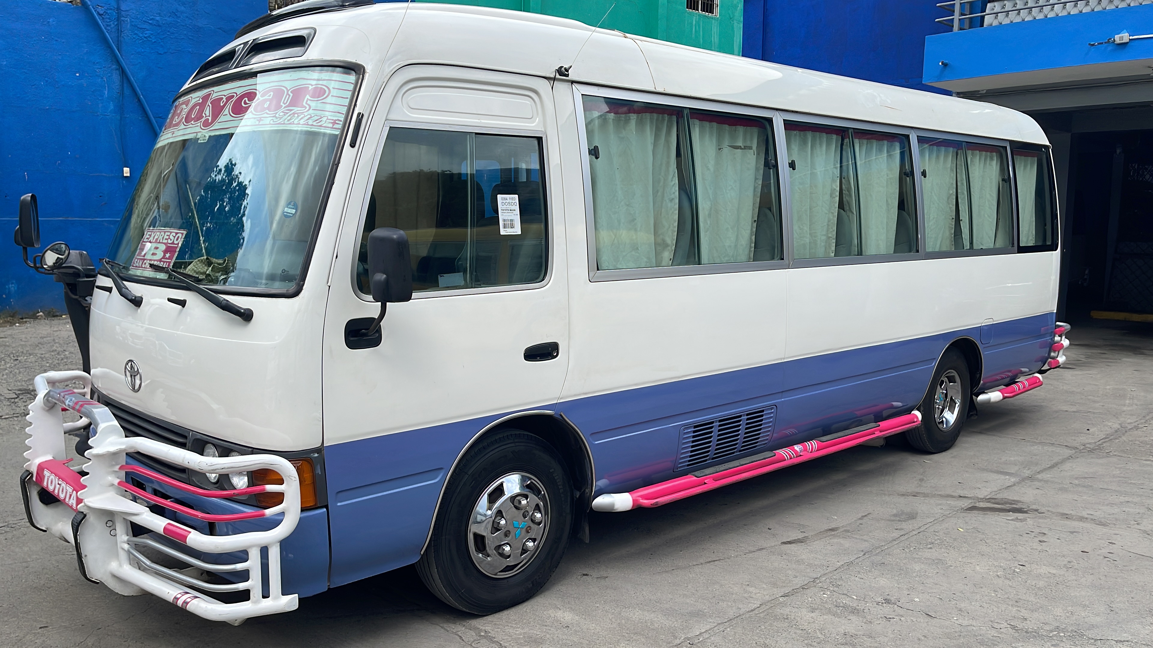camiones y vehiculos pesados - Toyota coaster 2015 oferta
