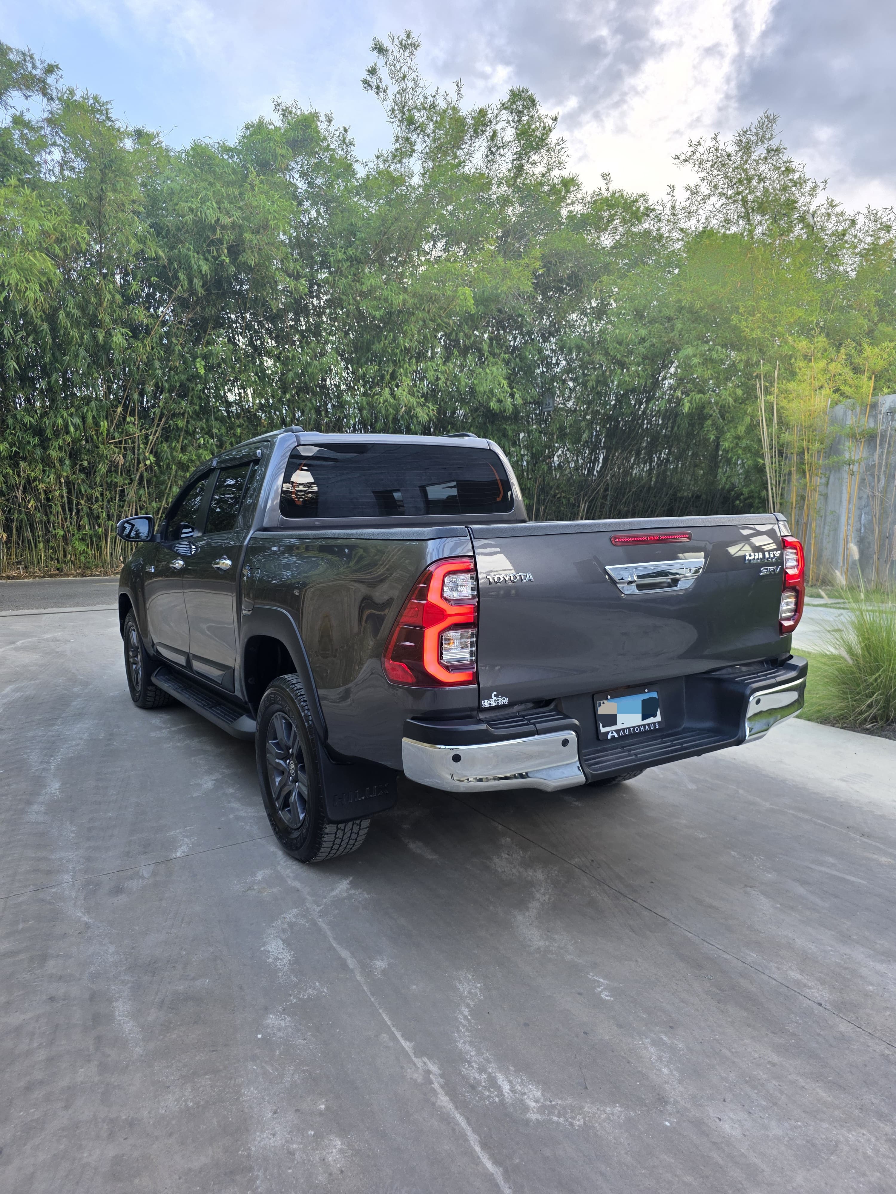 jeepetas y camionetas - Toyota hilux 2023 1