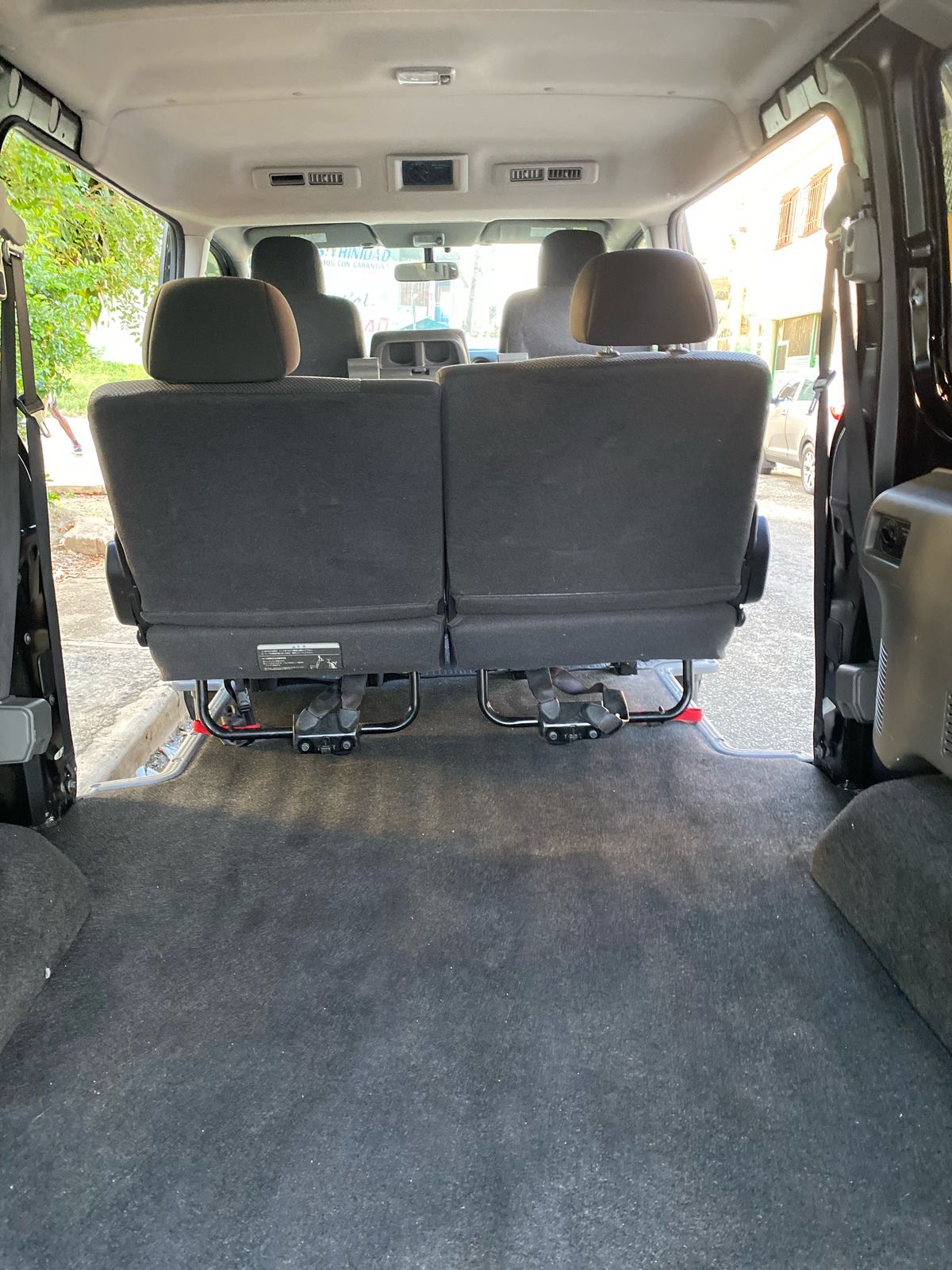 camiones y vehiculos pesados - Nissan nv350 2018 full clean 8