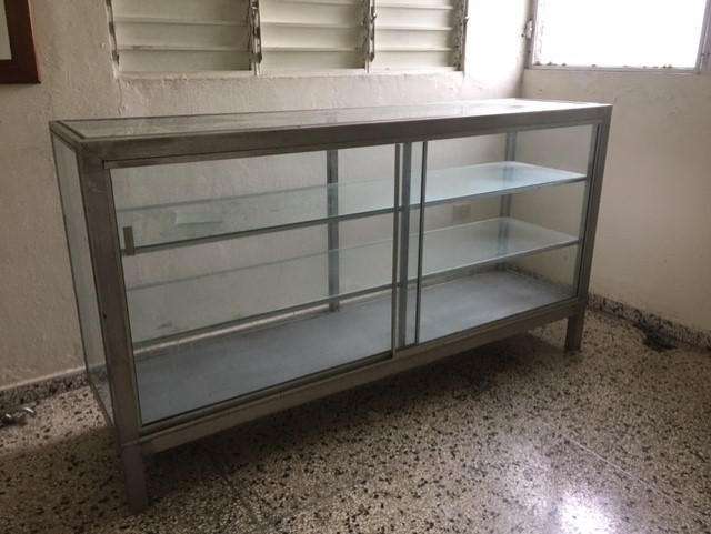 equipos profesionales - Vitrina exhibidora en aluminio y vidrio 2