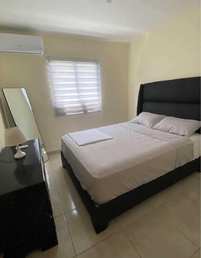 apartamentos - Rento Habitación Amueblada Cerca de la Embajada Americana y 15 minutos de Intec
 2