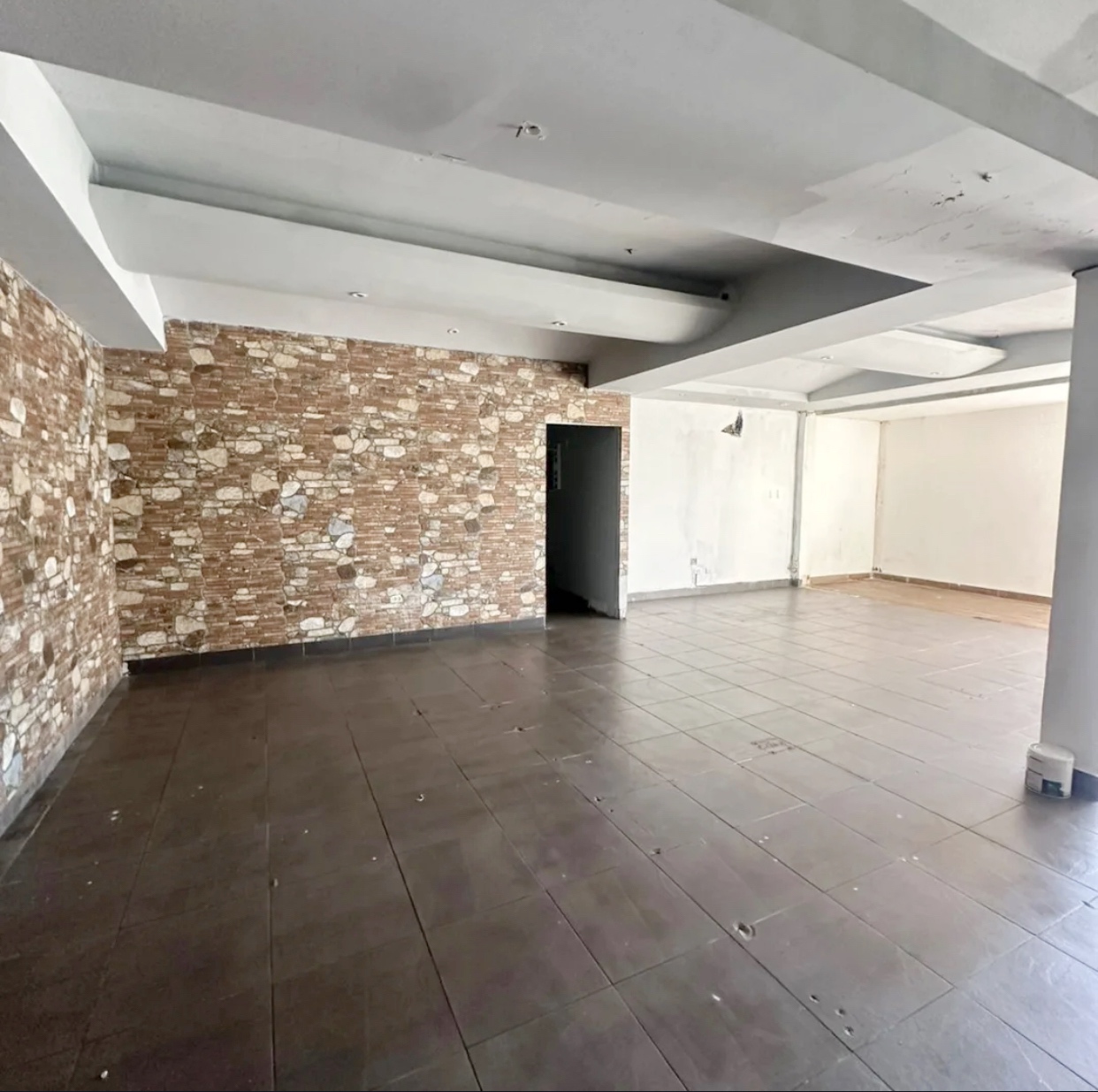 oficinas y locales comerciales - Local primer nivel céntrico  3