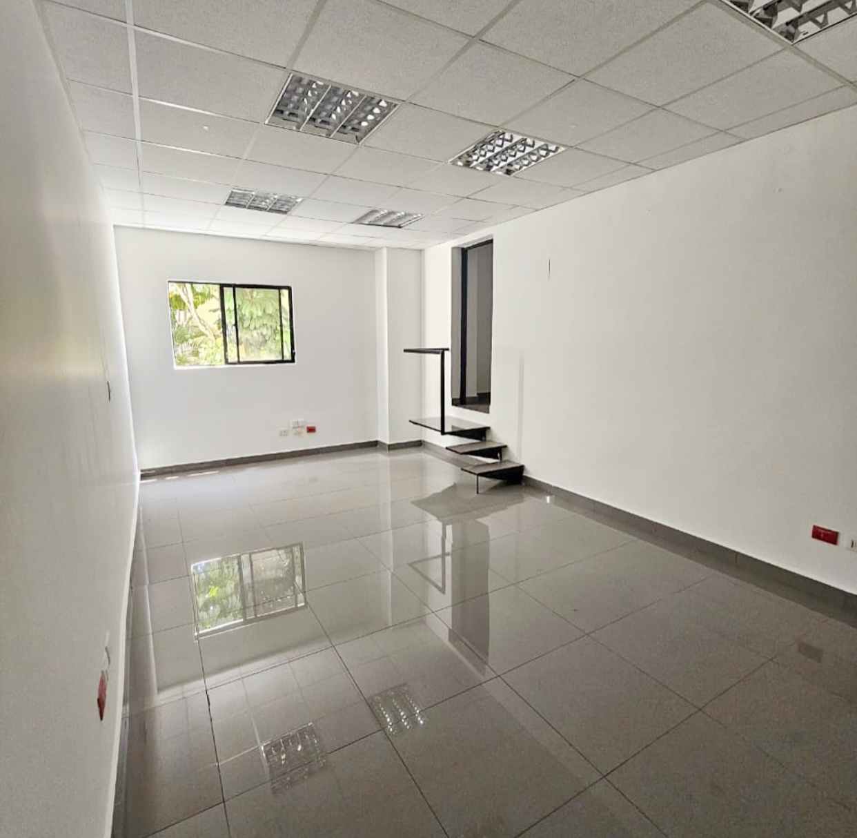 oficinas y locales comerciales - Local céntrico en los prados  1