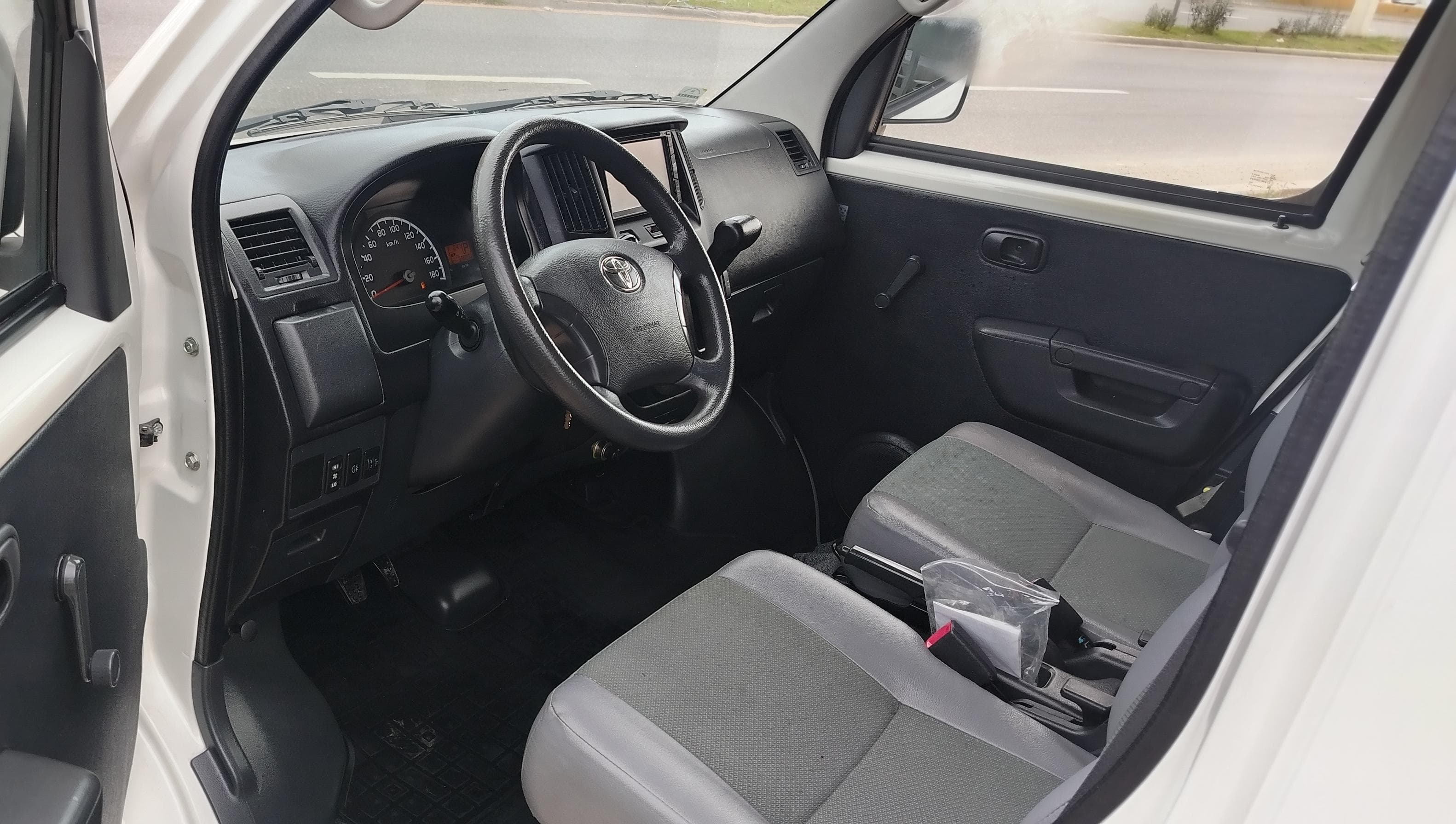jeepetas y camionetas - TOYOTA TONW ACE 2020 5