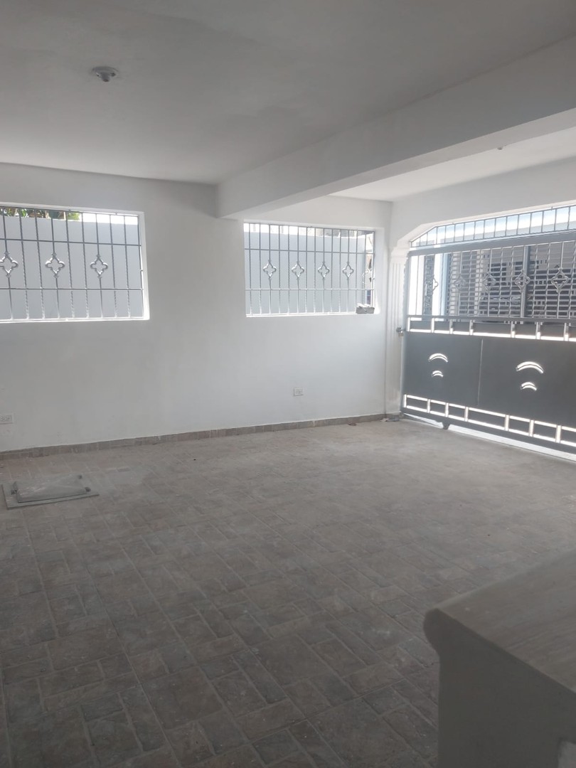 casas - Casa de dos niveles barata Autopista de San Isidro 2
