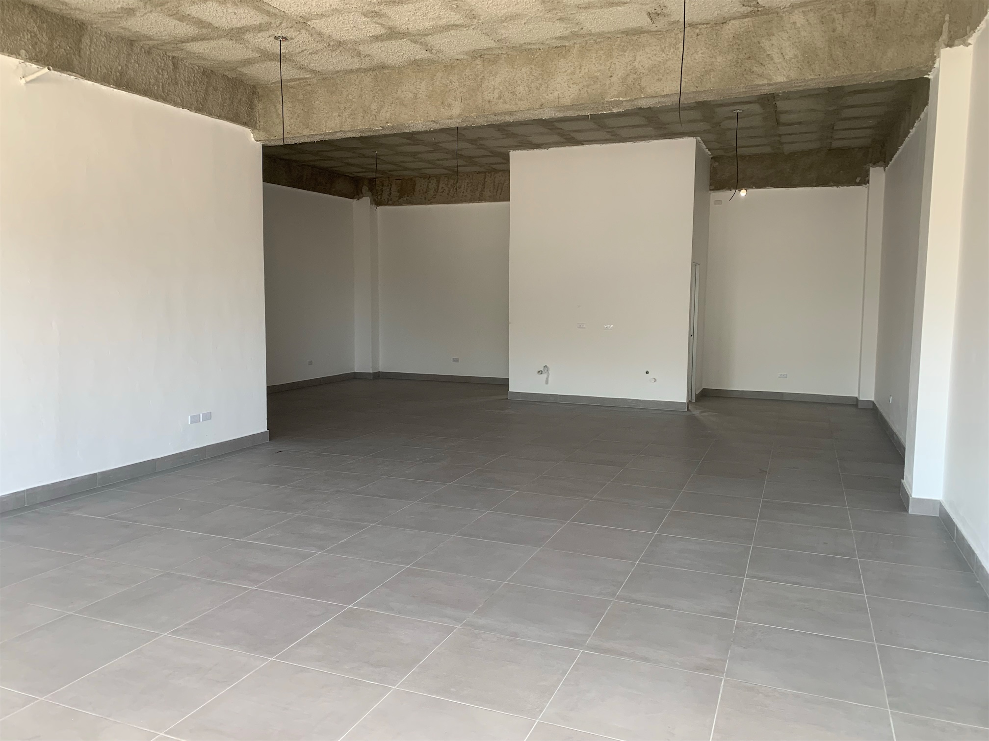 oficinas y locales comerciales - Local espacio abierto Prados 2